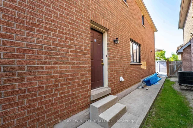 Additional property image - 670 Peter Robertson Blvd