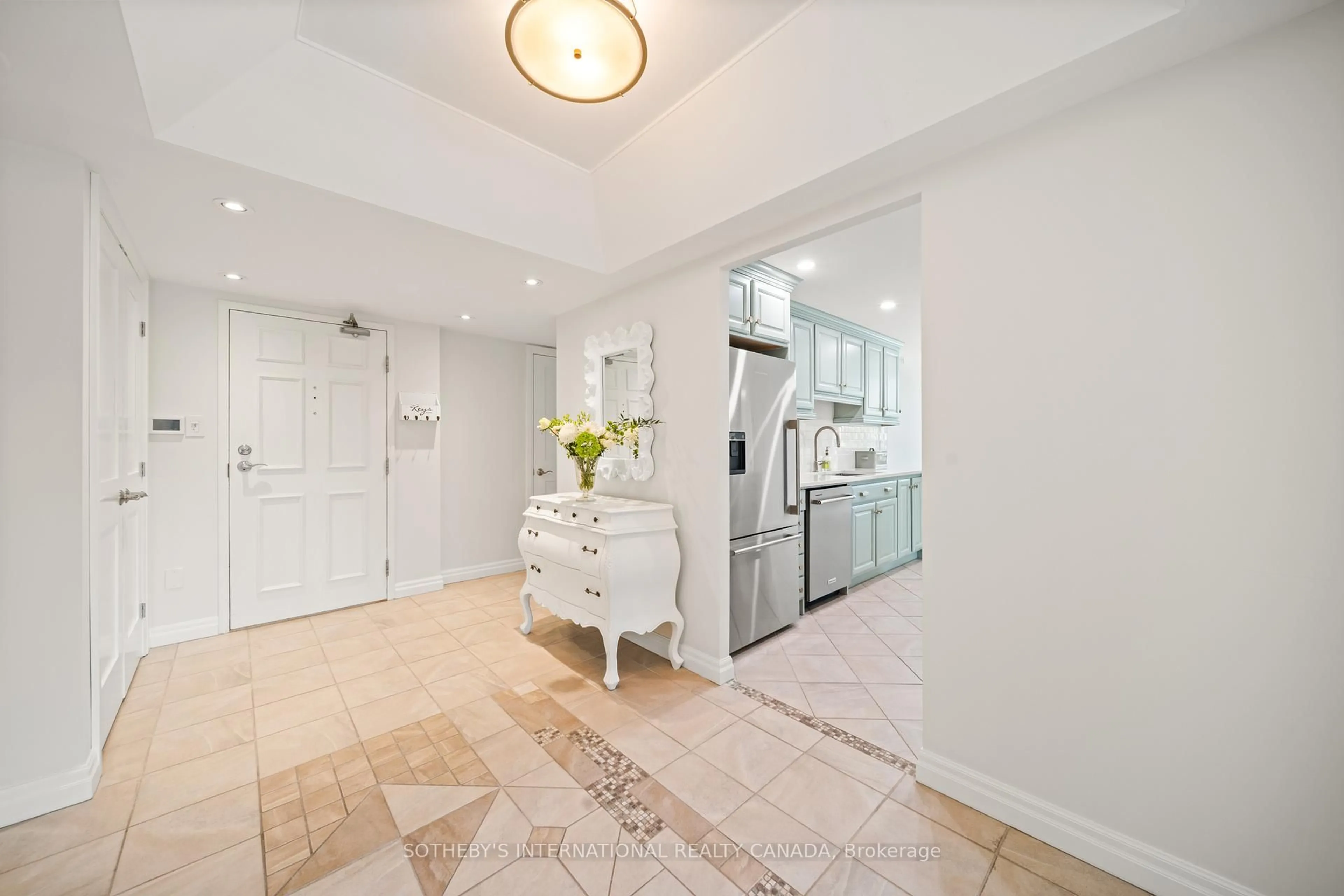 Indoor entryway for 2170 Marine Dr #201, Oakville Ontario L6L 5V1