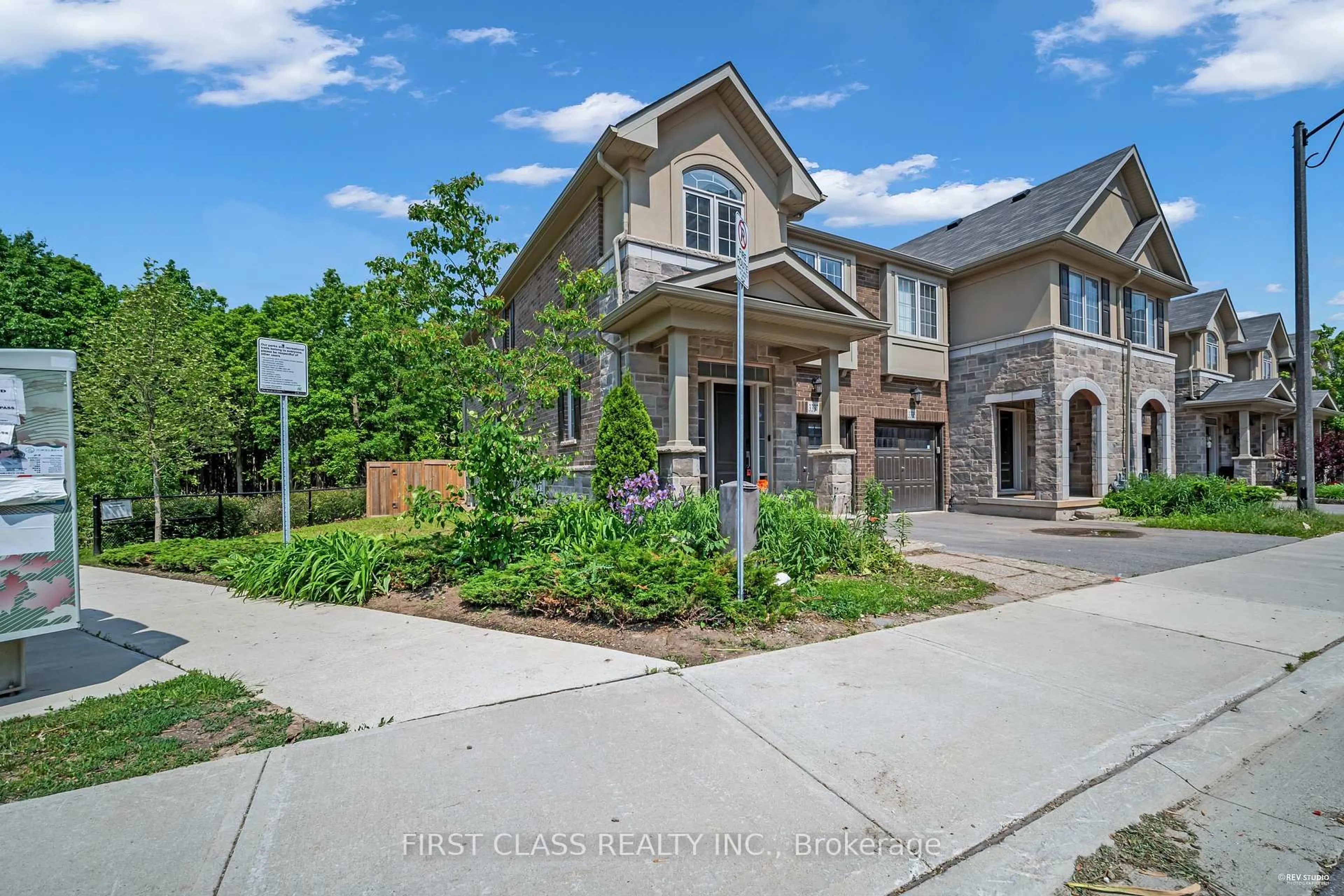 Home with brick exterior material, street for 3337 Mockingbird Common St, Oakville Ontario L6H 0X1