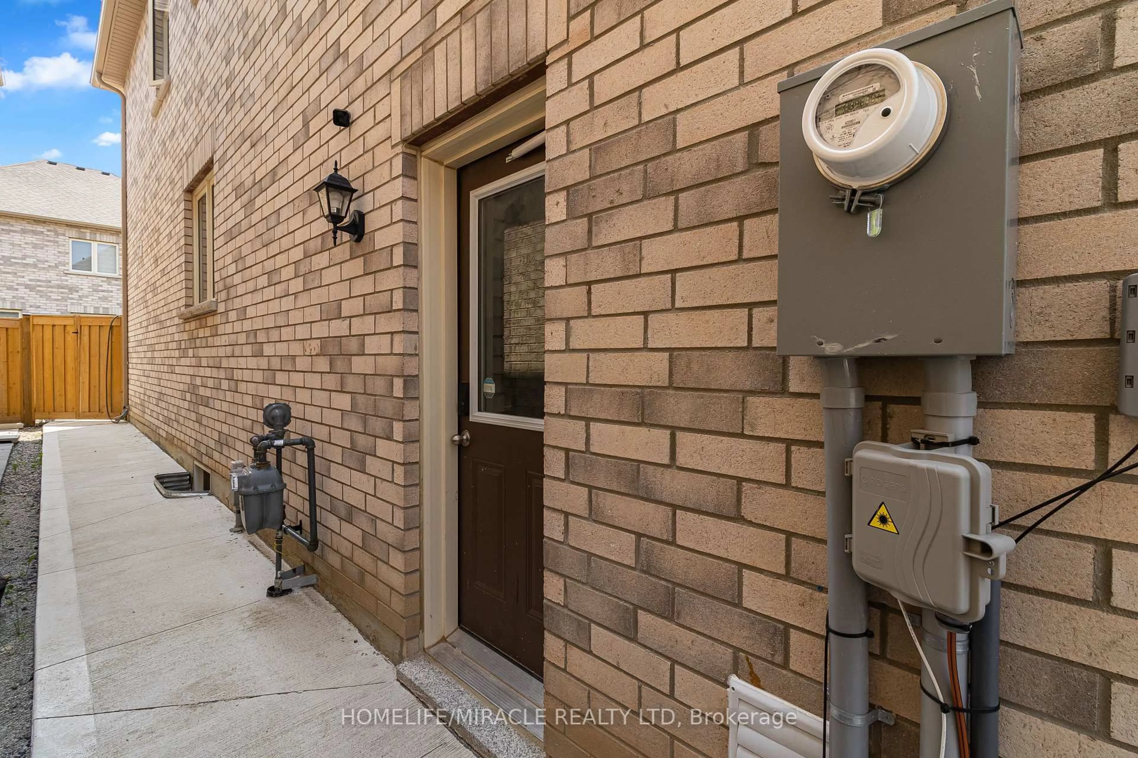 Unknown for 99 Benhurst Cres, Brampton Ontario L7A 5A4
