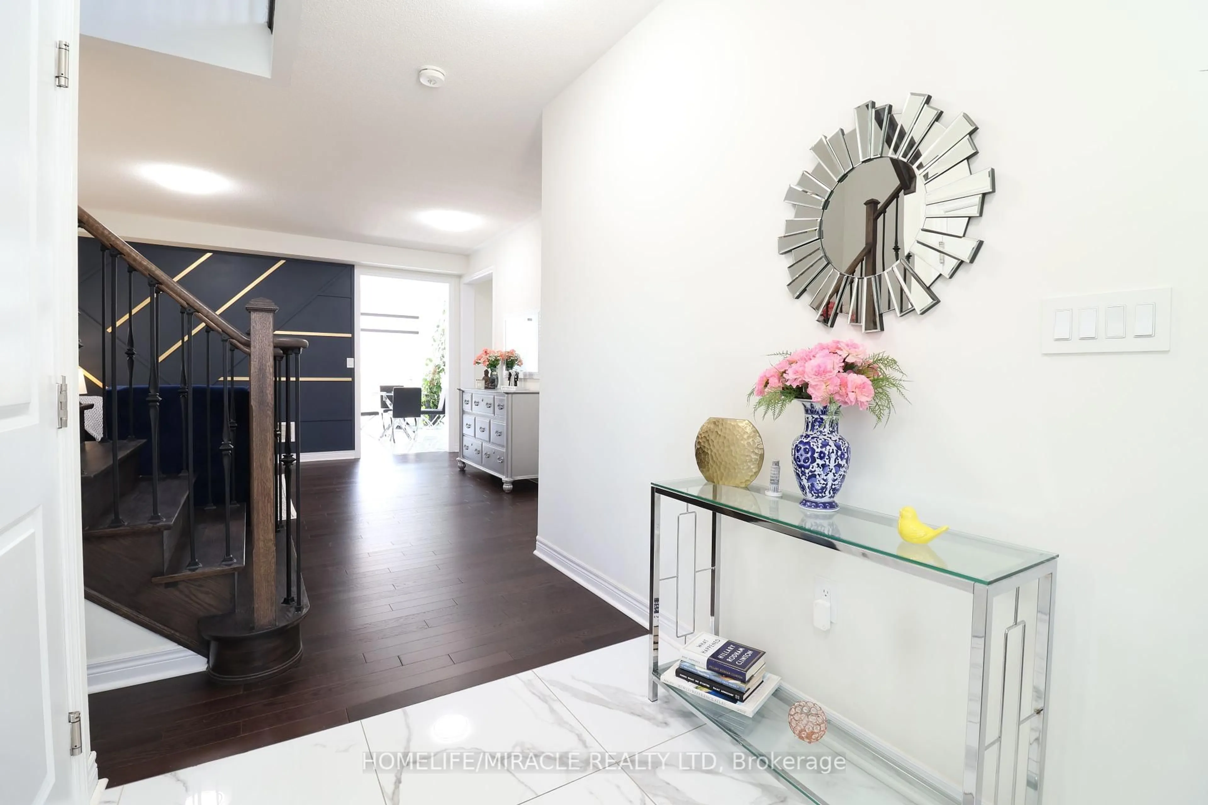 Indoor entryway for 99 Benhurst Cres, Brampton Ontario L7A 5A4