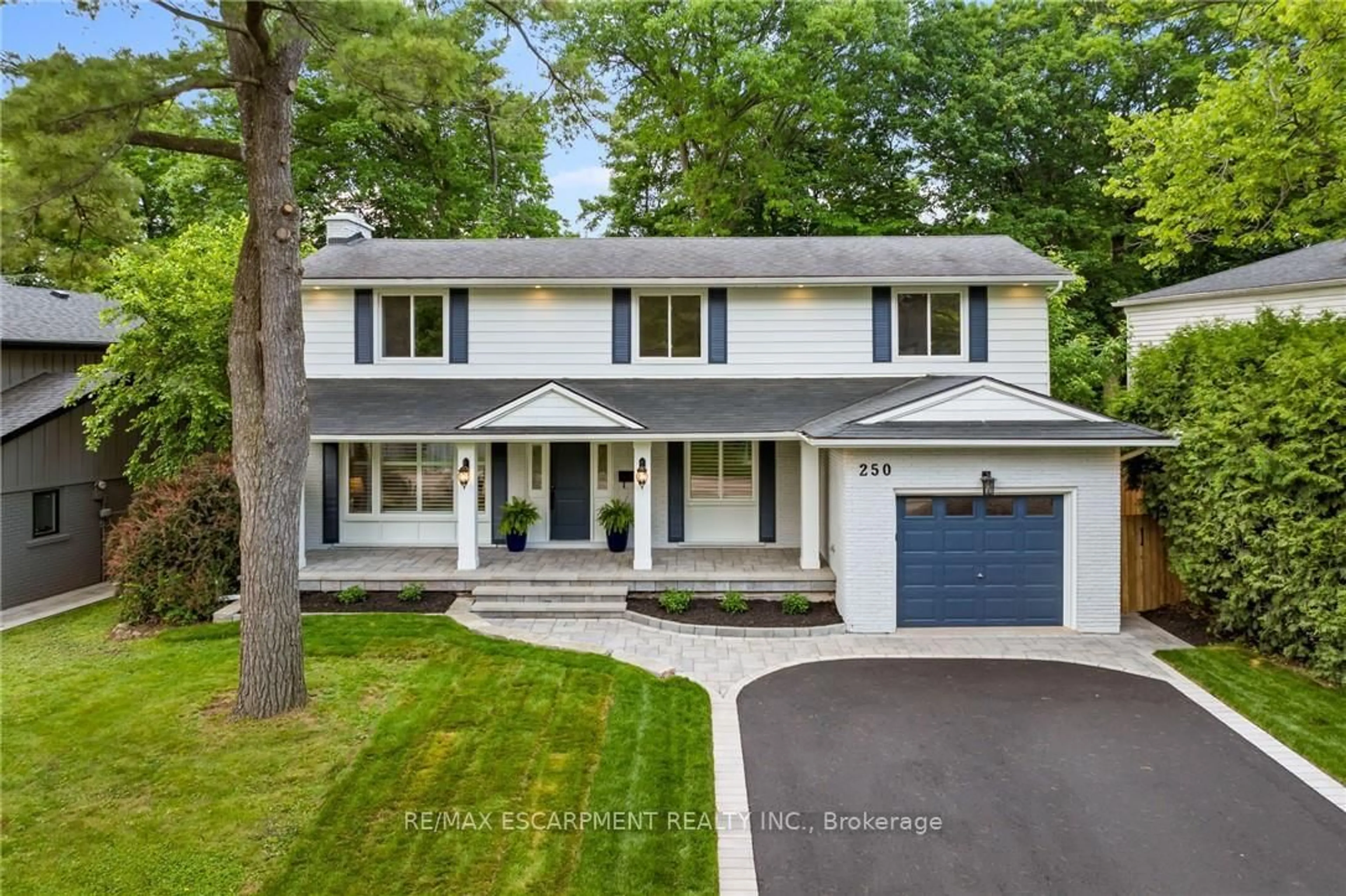 Home with vinyl exterior material, street for 250 LINWOOD Cres, Burlington Ontario L7L 4A1