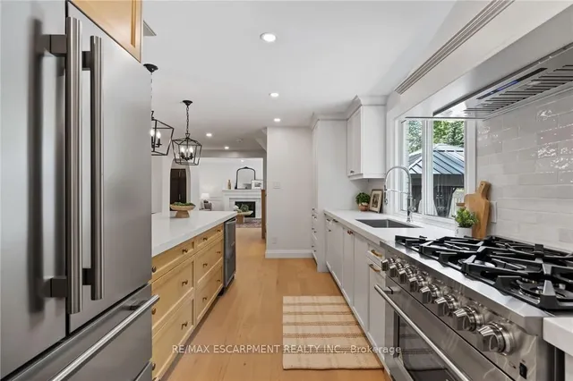 Additional property image - 250 LINWOOD Cres