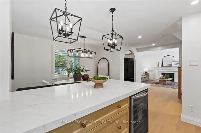 Additional property image - 250 LINWOOD Cres