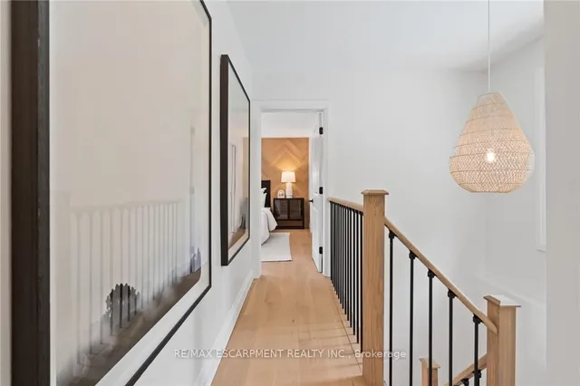 Additional property image - 250 LINWOOD Cres