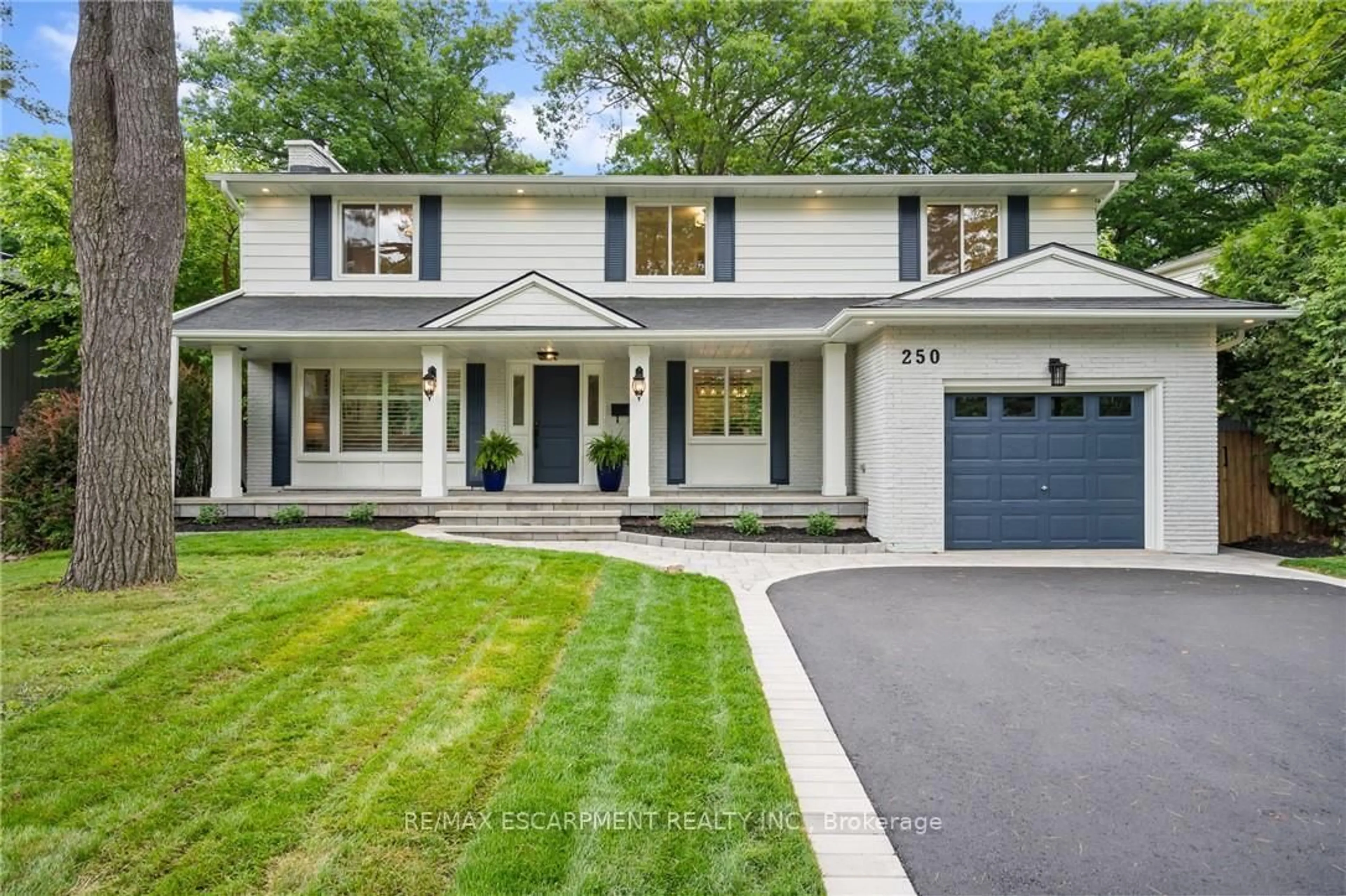 Home with vinyl exterior material, street for 250 LINWOOD Cres, Burlington Ontario L7L 4A1