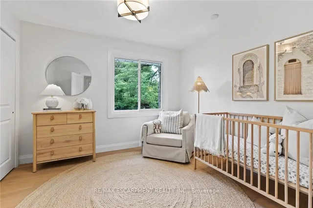 Additional property image - 250 LINWOOD Cres