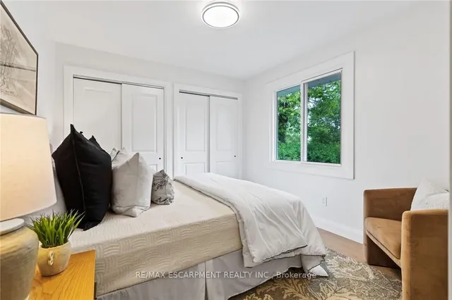 Additional property image - 250 LINWOOD Cres