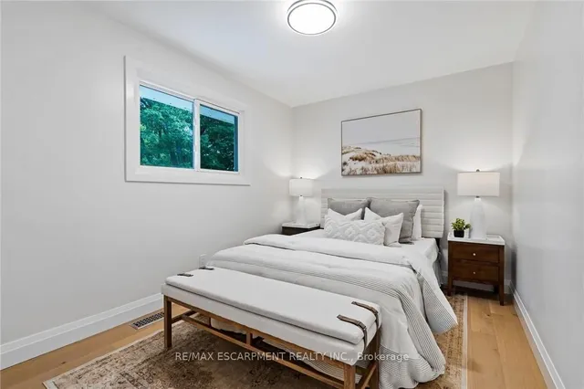 Additional property image - 250 LINWOOD Cres