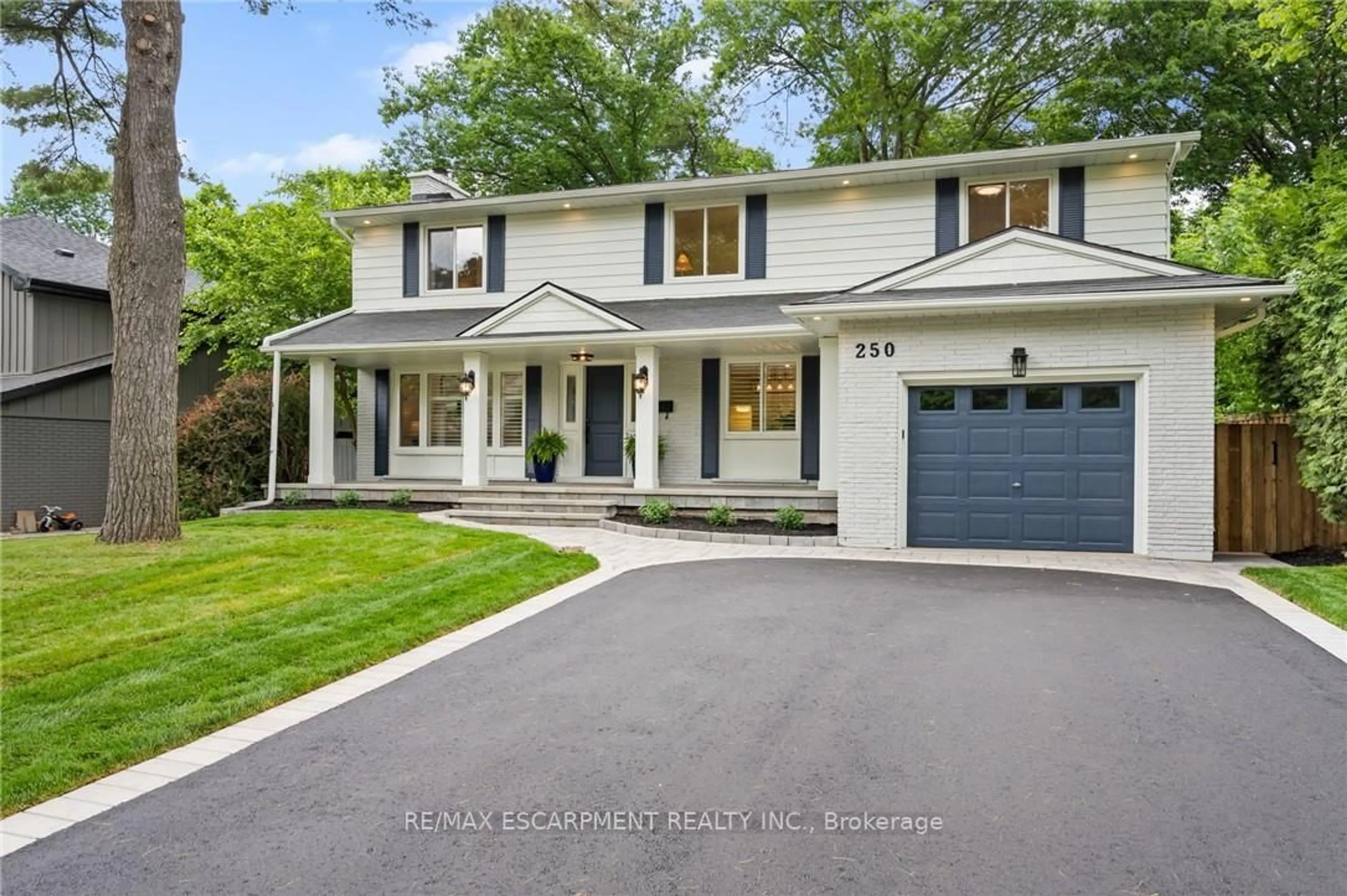 Home with vinyl exterior material, street for 250 LINWOOD Cres, Burlington Ontario L7L 4A1