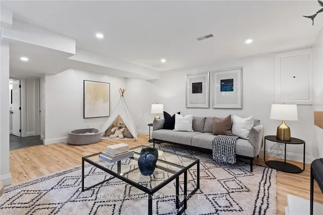 Additional property image - 250 LINWOOD Cres