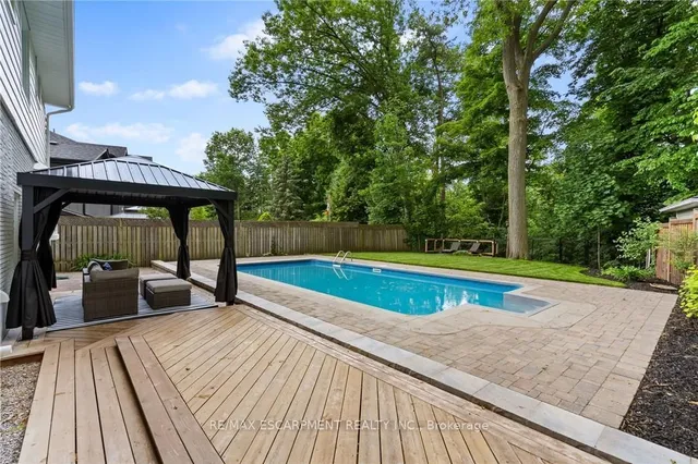 Additional property image - 250 LINWOOD Cres