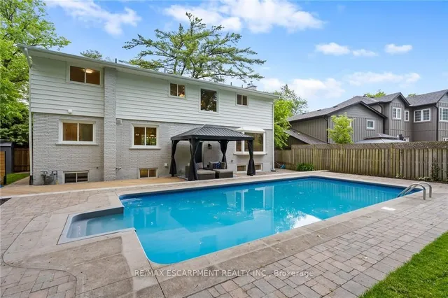 Additional property image - 250 LINWOOD Cres