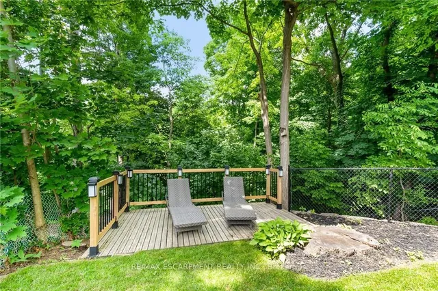 Additional property image - 250 LINWOOD Cres