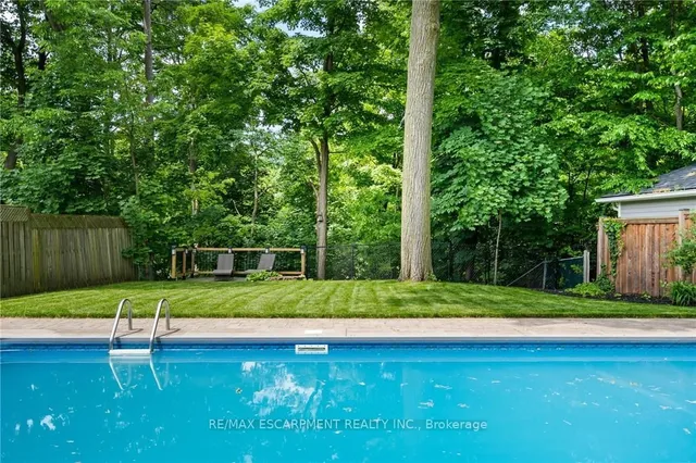 Additional property image - 250 LINWOOD Cres