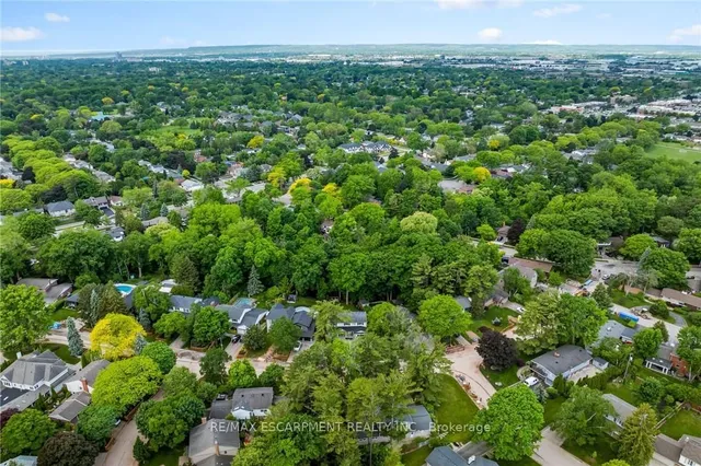 Additional property image - 250 LINWOOD Cres