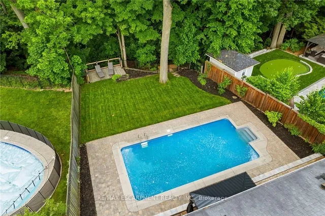 Additional property image - 250 LINWOOD Cres