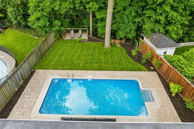 Additional property image - 250 LINWOOD Cres