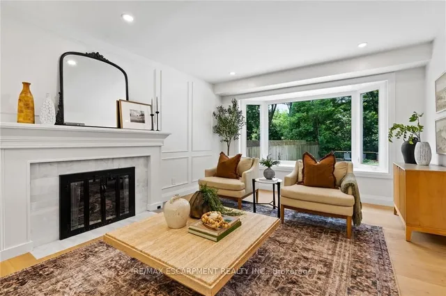 Additional property image - 250 LINWOOD Cres