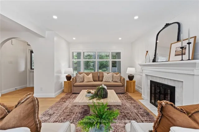 Additional property image - 250 LINWOOD Cres