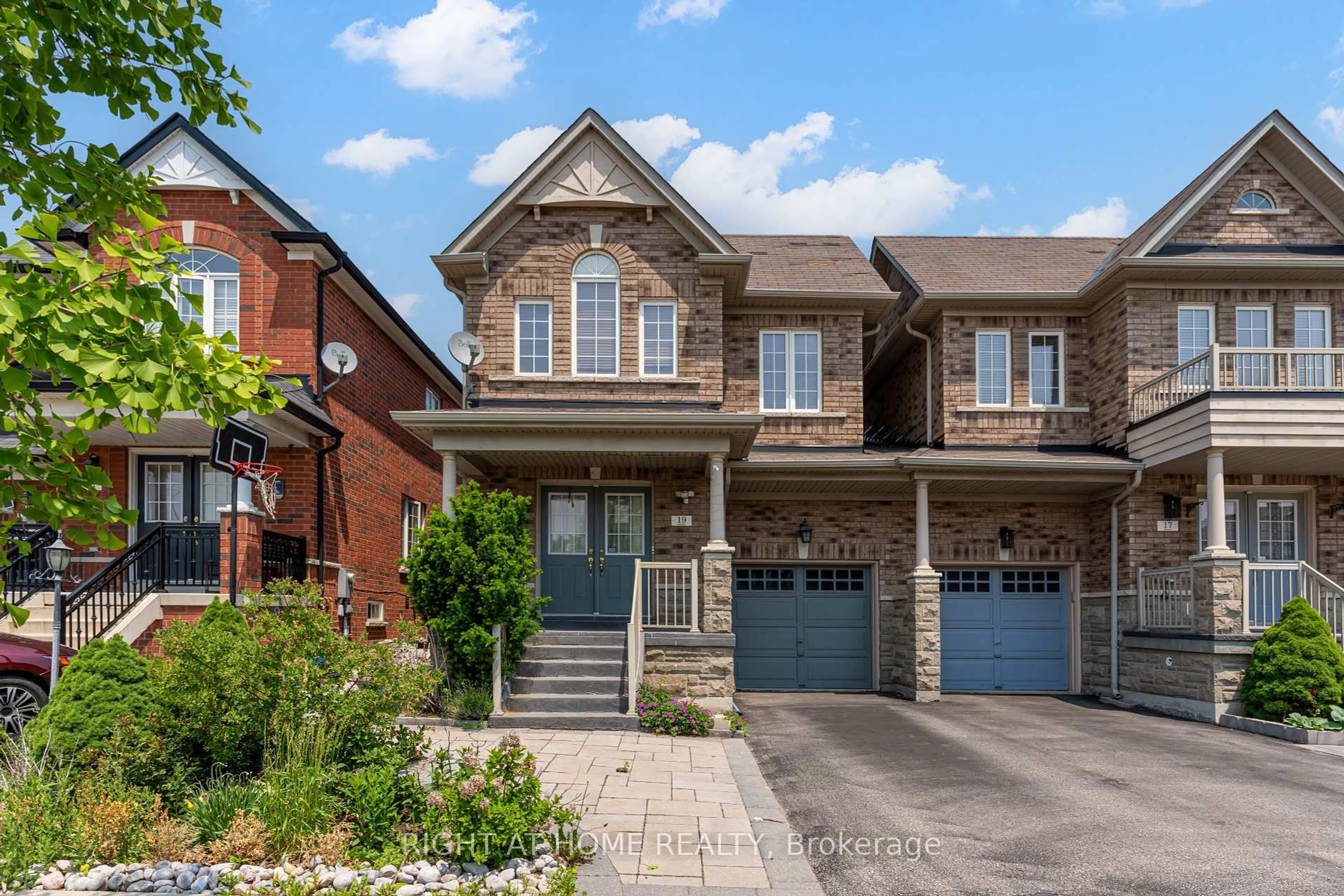 Home with brick exterior material, street for 19 Peachill Crt, Brampton Ontario L6P 3E6
