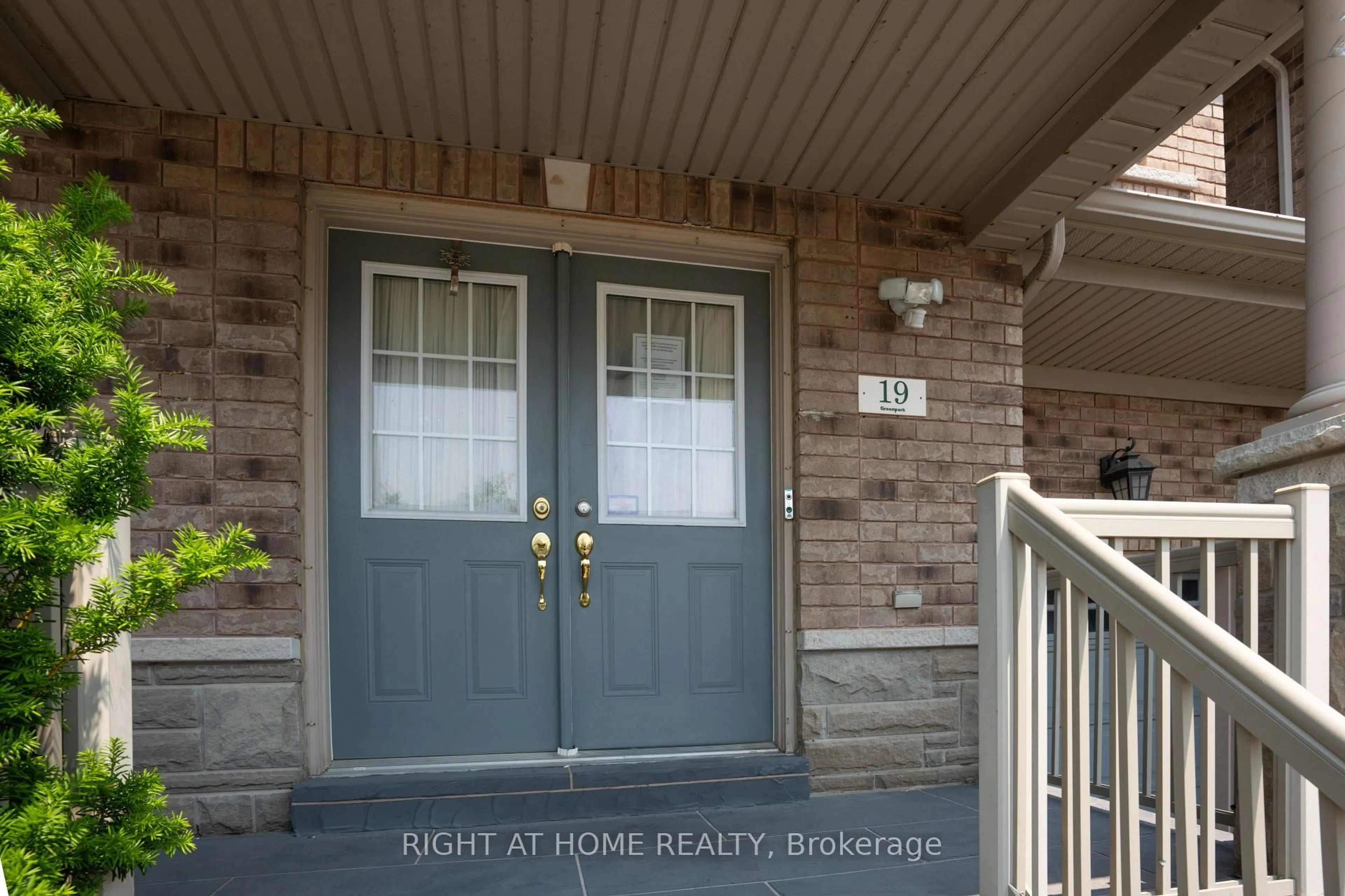 Indoor entryway for 19 Peachill Crt, Brampton Ontario L6P 3E6