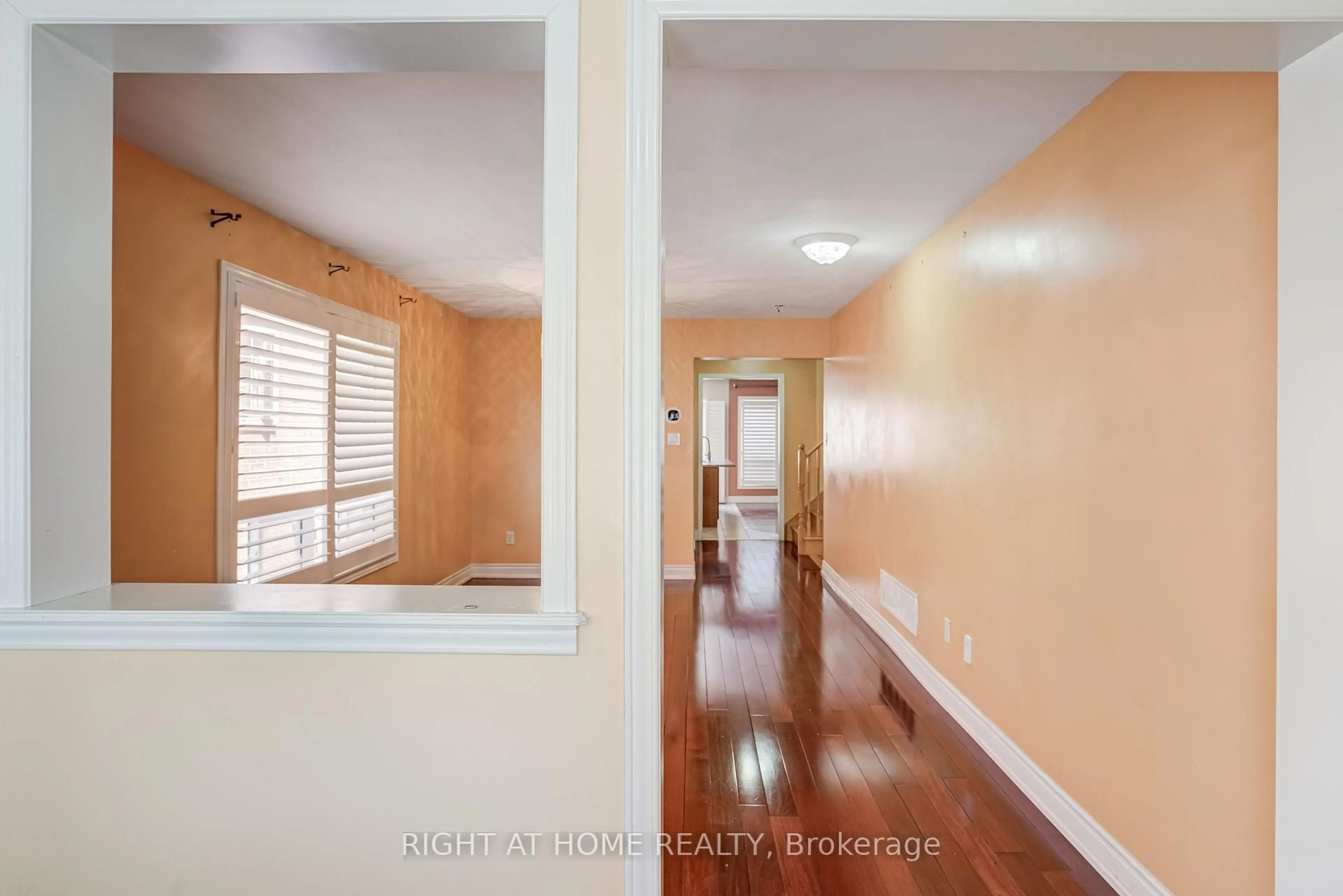 Indoor entryway for 19 Peachill Crt, Brampton Ontario L6P 3E6