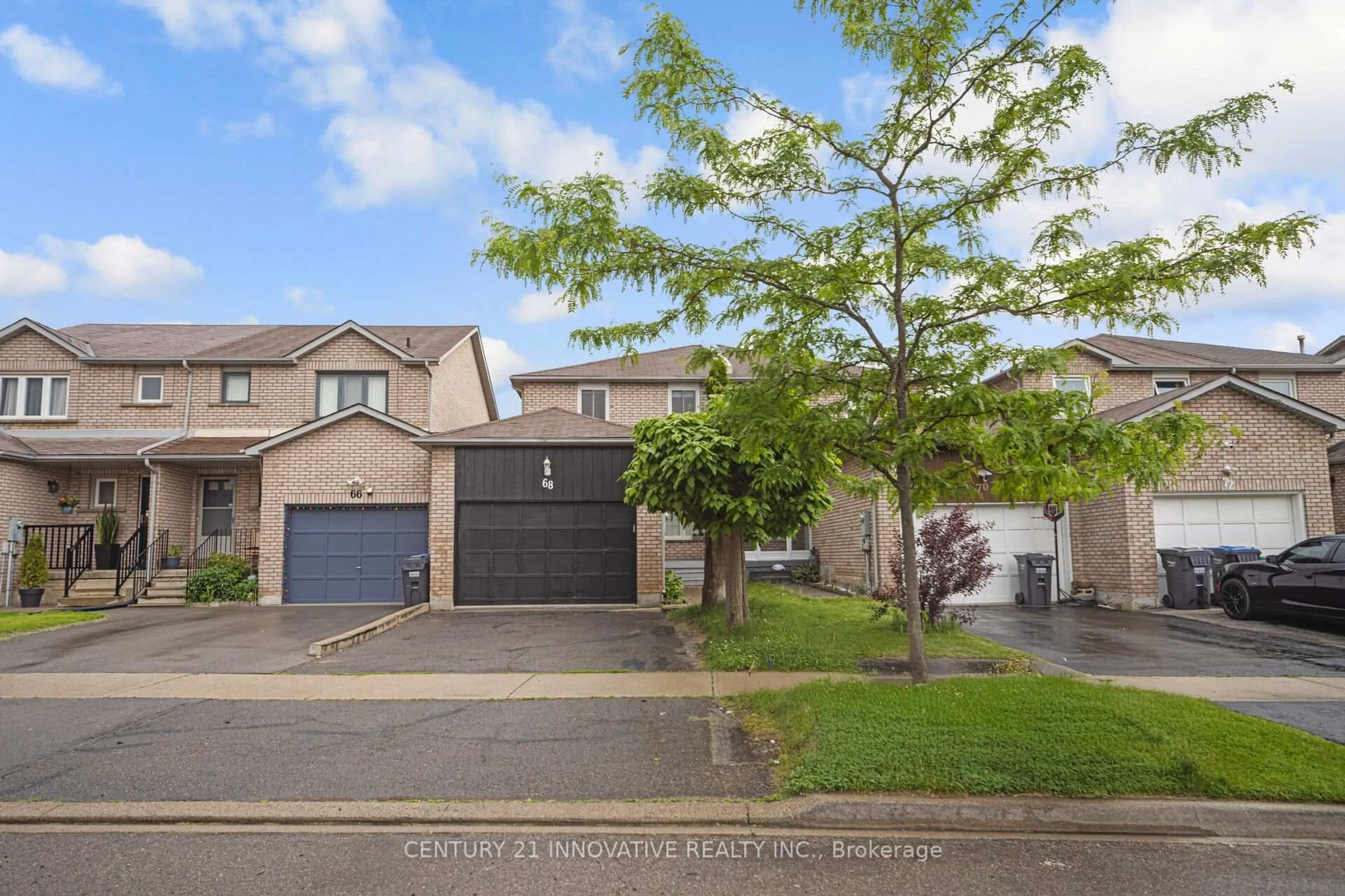 A pic from outside/outdoor area/front of a property/back of a property/a pic from drone, street for 68 Cutters Cres, Brampton Ontario L6Y 4J9