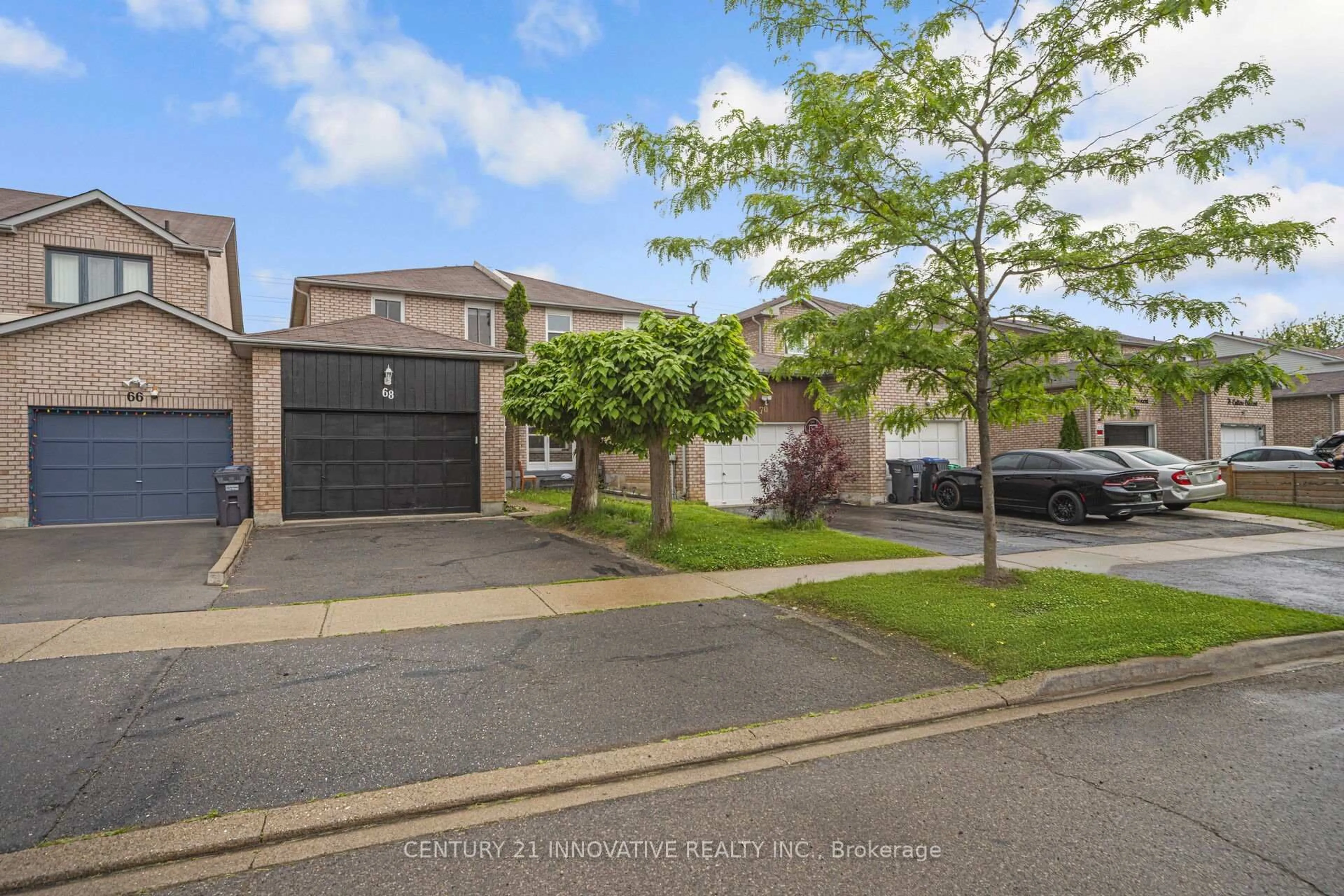 A pic from outside/outdoor area/front of a property/back of a property/a pic from drone, street for 68 Cutters Cres, Brampton Ontario L6Y 4J9