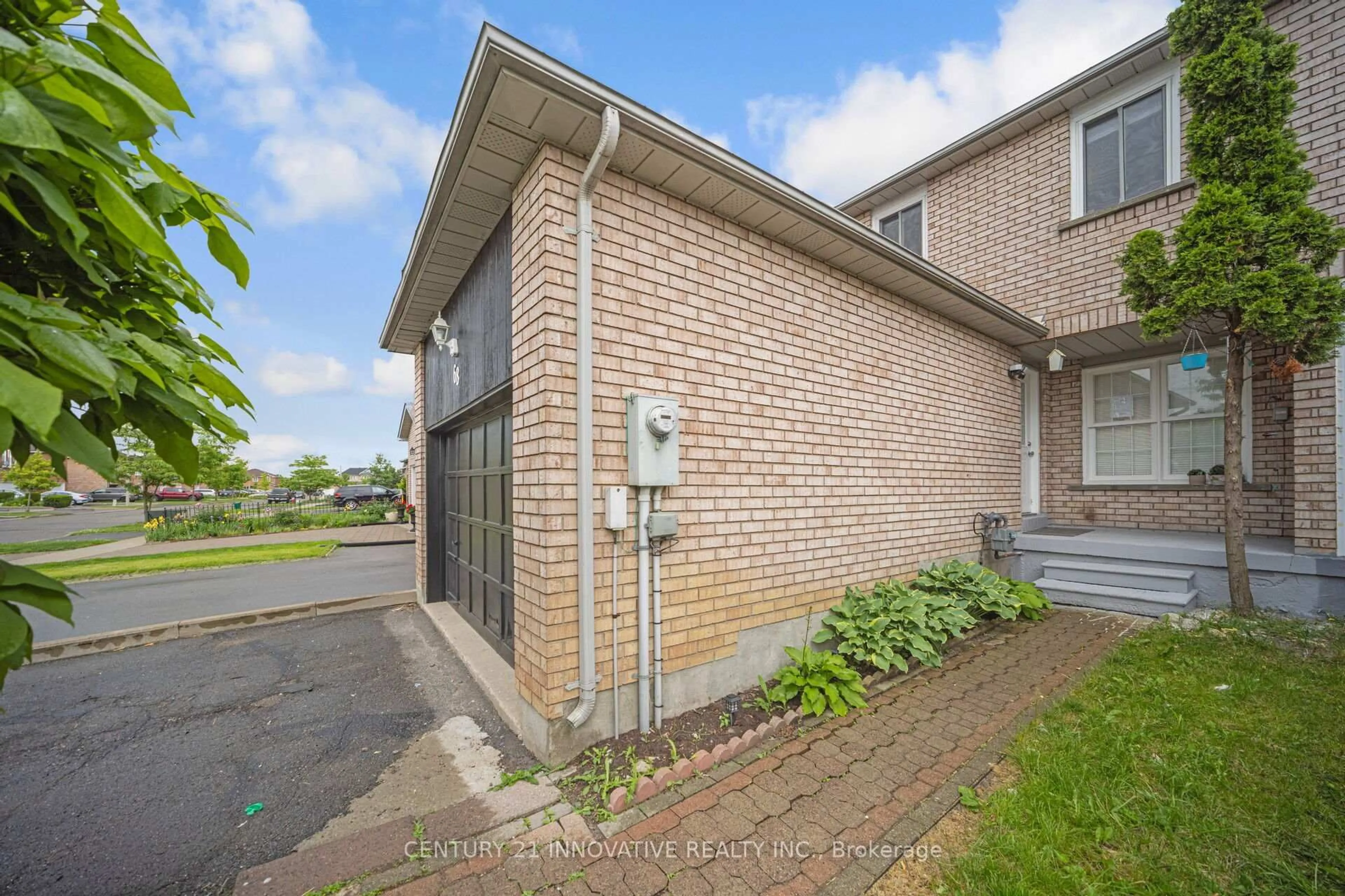 Home with brick exterior material, street for 68 Cutters Cres, Brampton Ontario L6Y 4J9