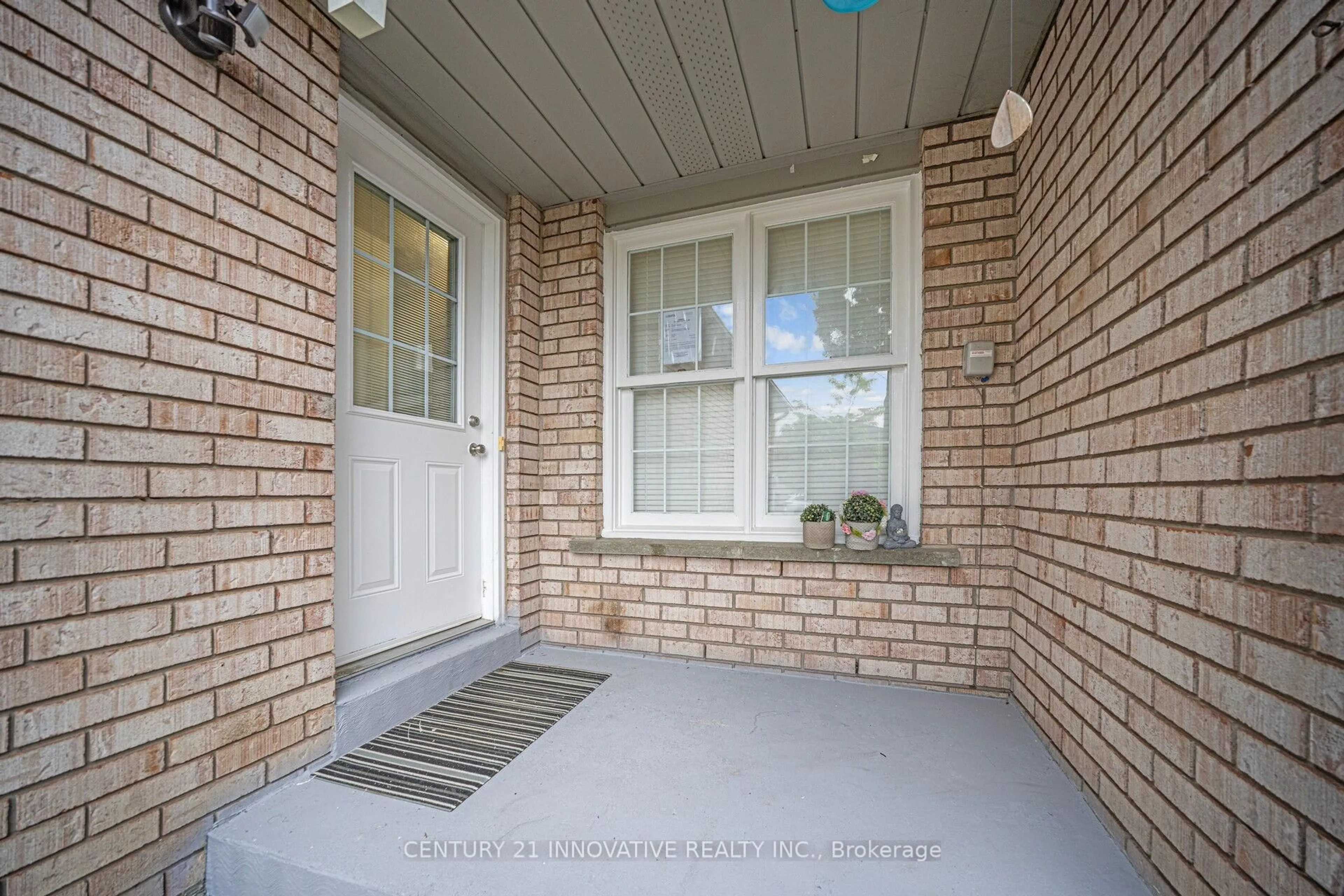 Indoor entryway for 68 Cutters Cres, Brampton Ontario L6Y 4J9