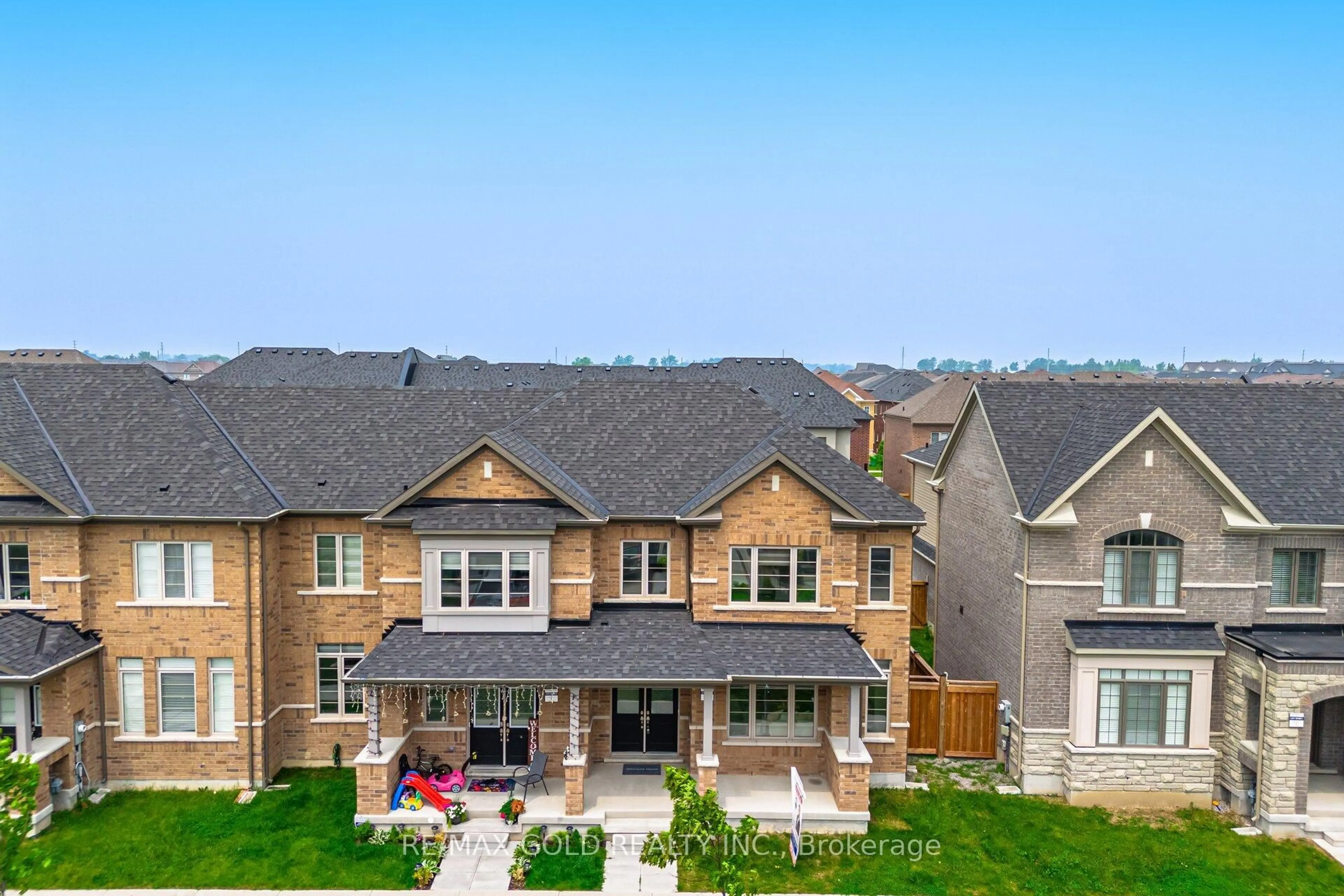 A pic from outside/outdoor area/front of a property/back of a property/a pic from drone, unknown for 50 Block Rd, Brampton Ontario L7A 5B3