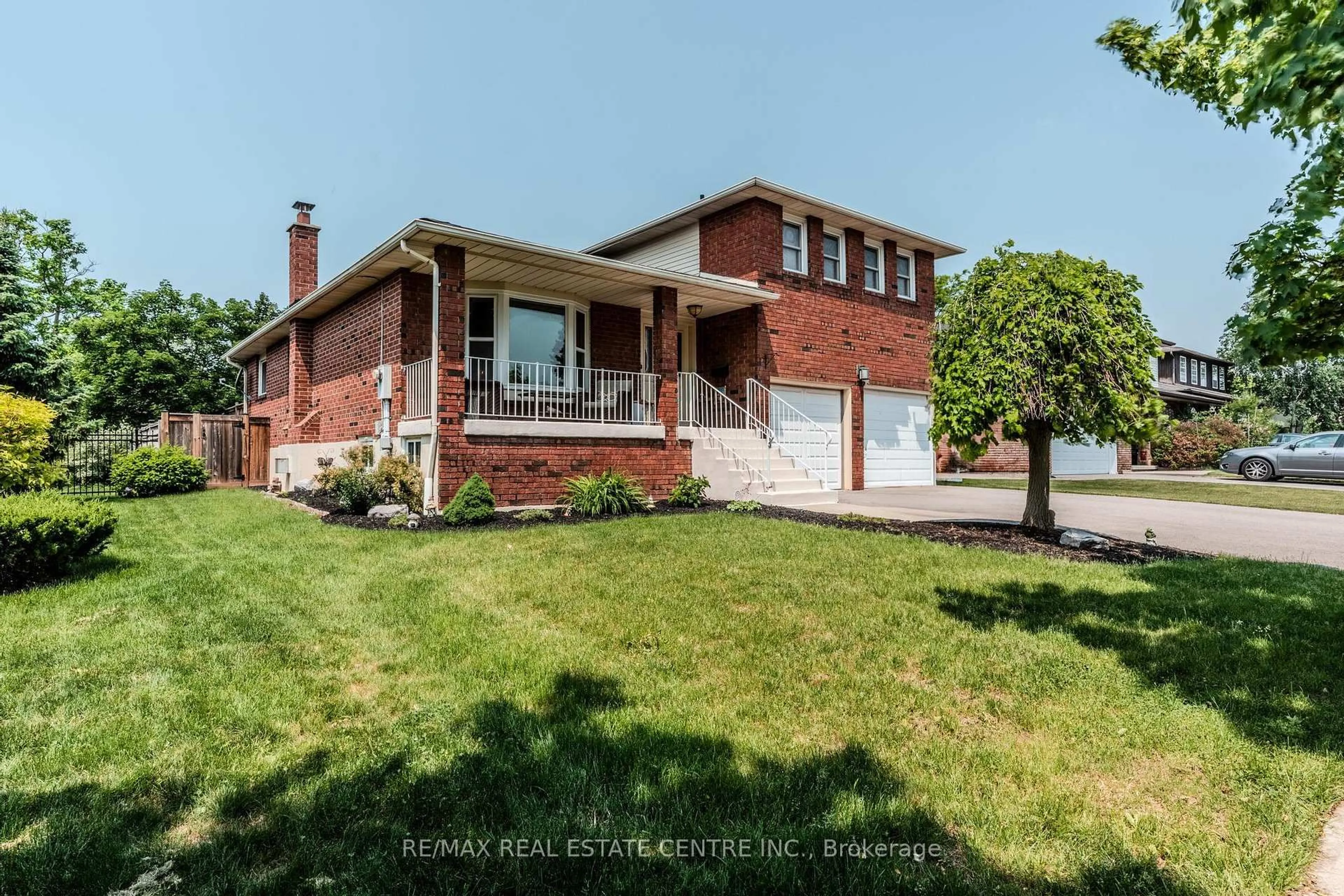 Home with brick exterior material, street for 22 Hillside Dr, Halton Hills Ontario L7G 4W3