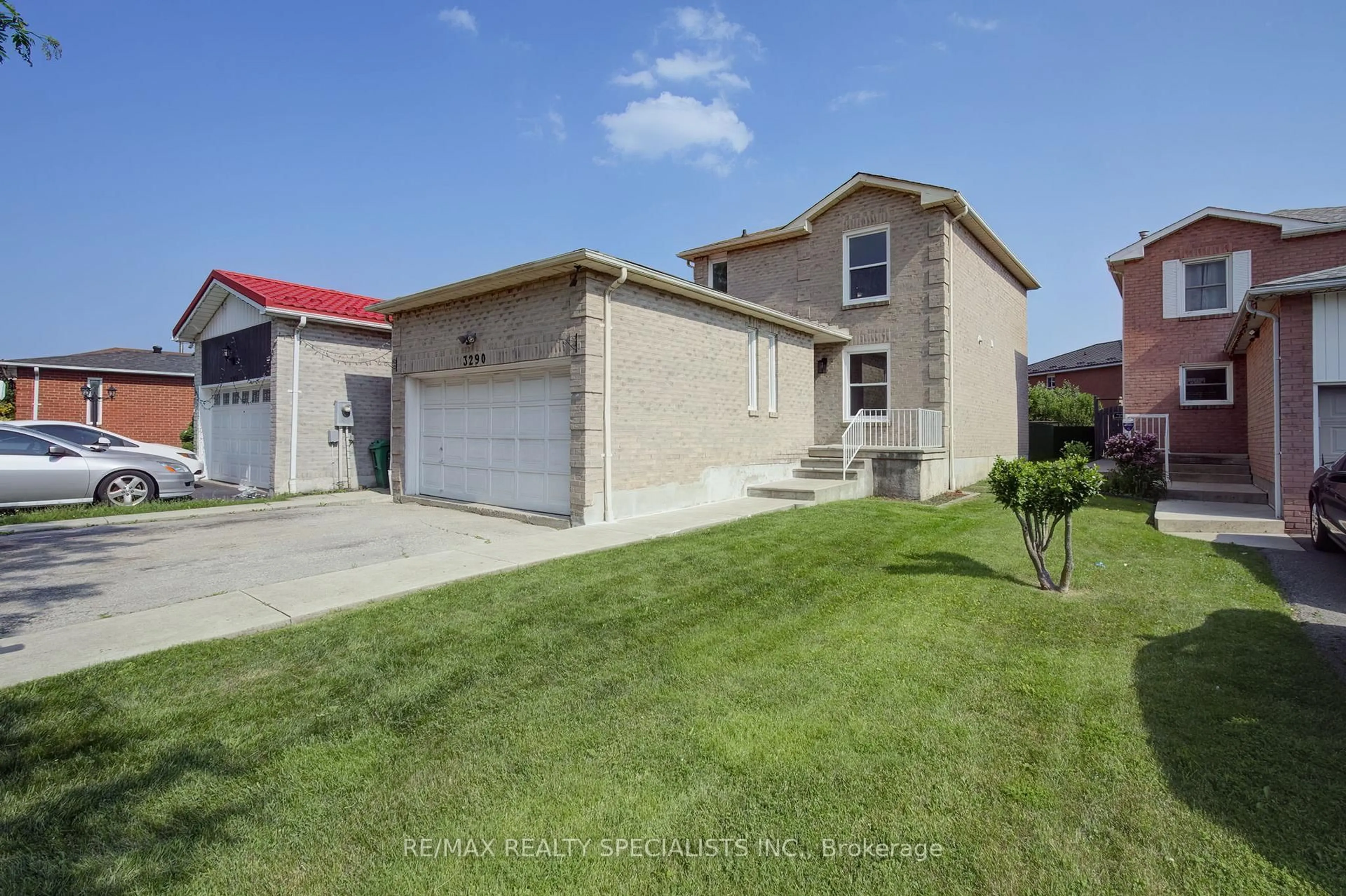 Unknown for 3290 Pilcom Cres, Mississauga Ontario L5B 3X4