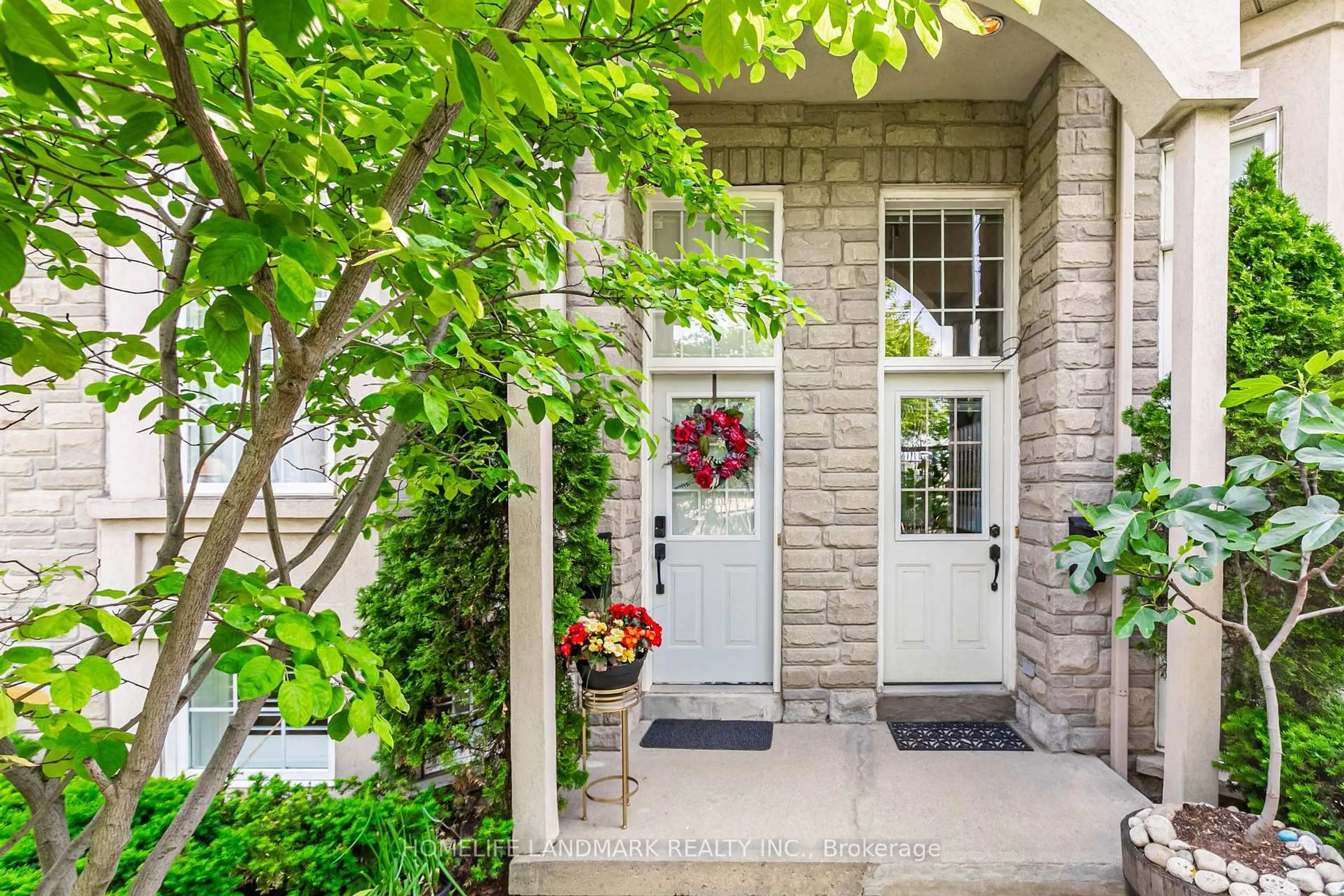 Indoor entryway for 523B Royal York Rd, Toronto Ontario M8Y 2S5