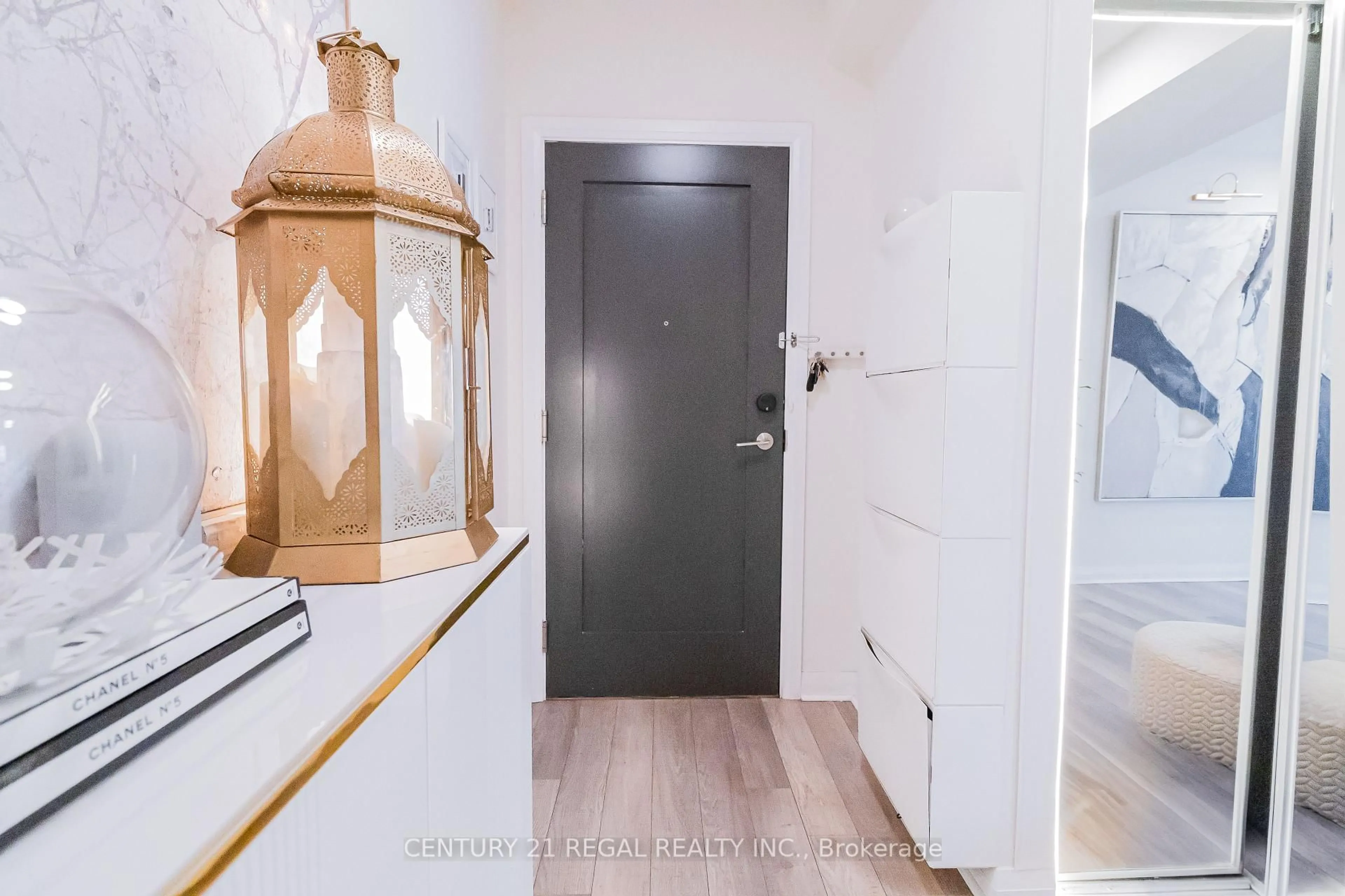 Indoor entryway for 5025 Four Springs Ave #2307, Mississauga Ontario L5R 0G5