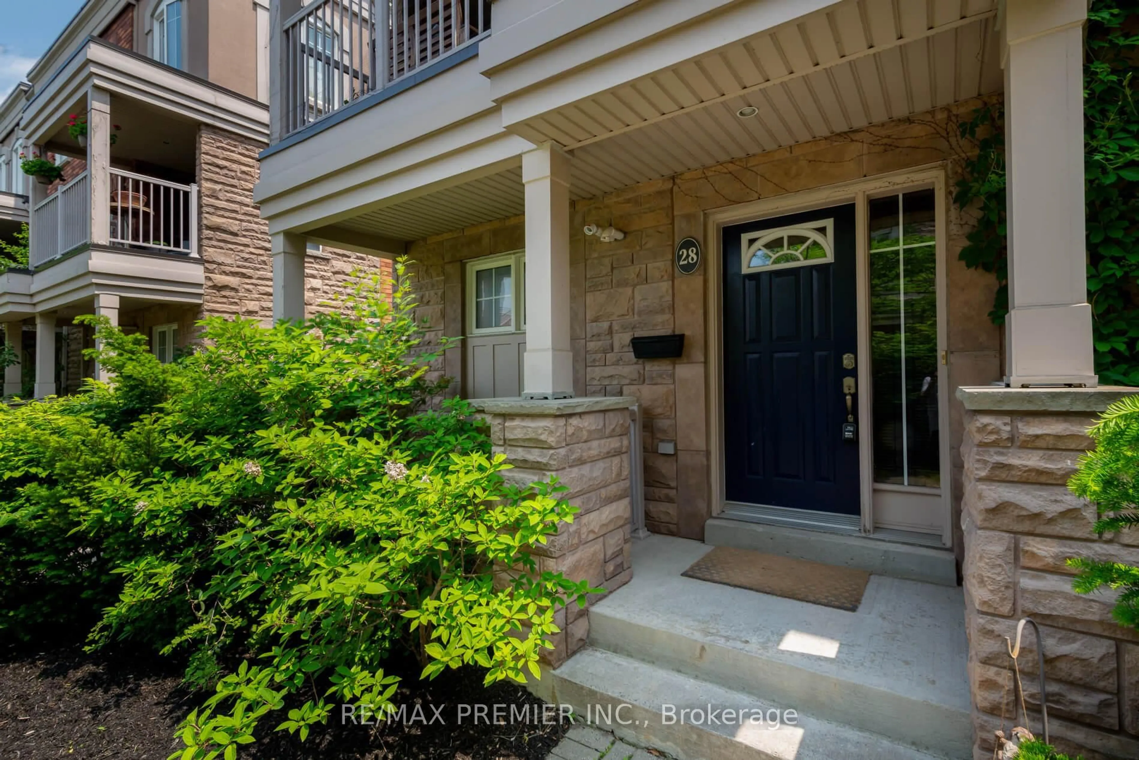 Indoor entryway for 365 Murray Ross Pkwy #28, Toronto Ontario M3J 3T7