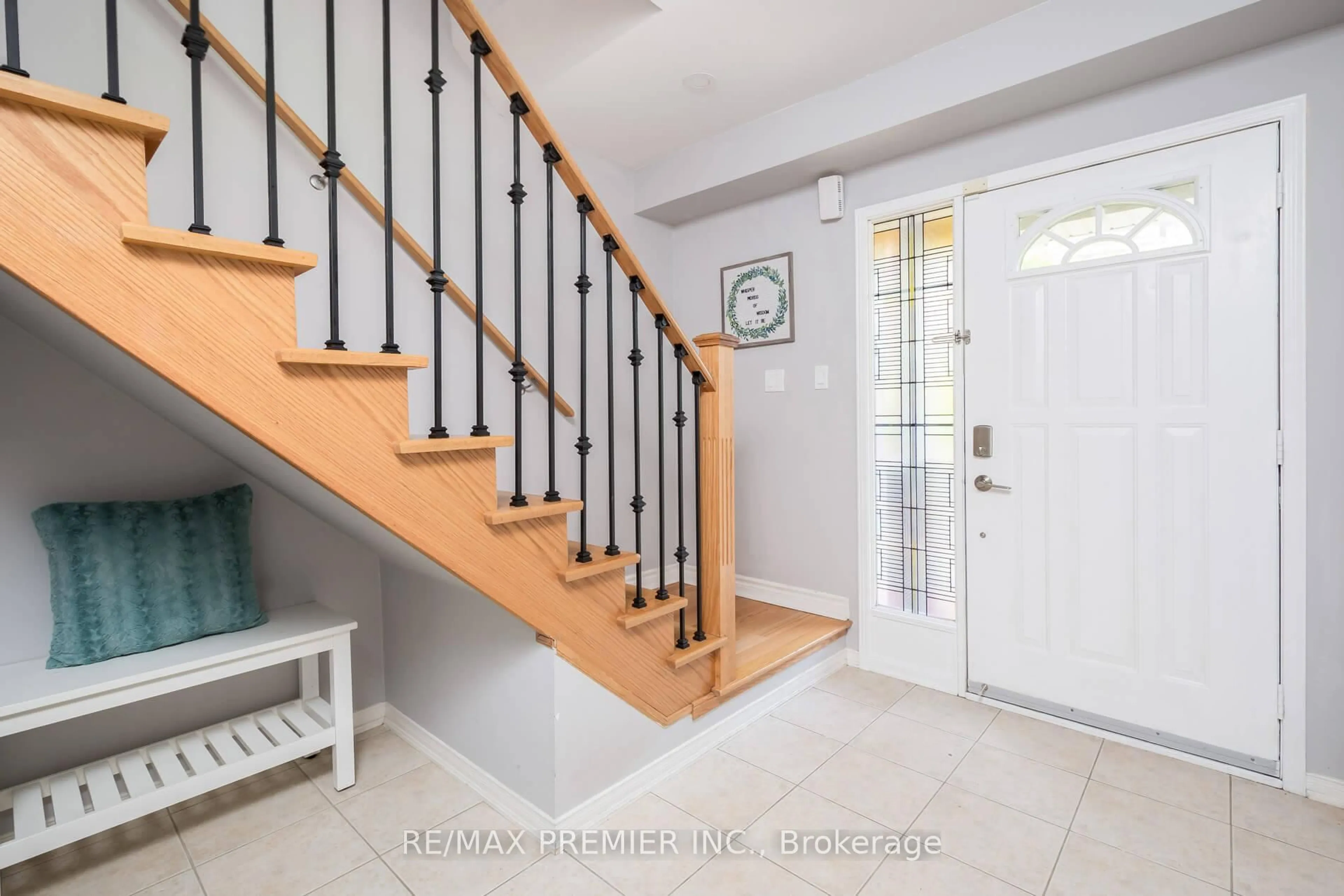 Indoor entryway for 365 Murray Ross Pkwy #28, Toronto Ontario M3J 3T7