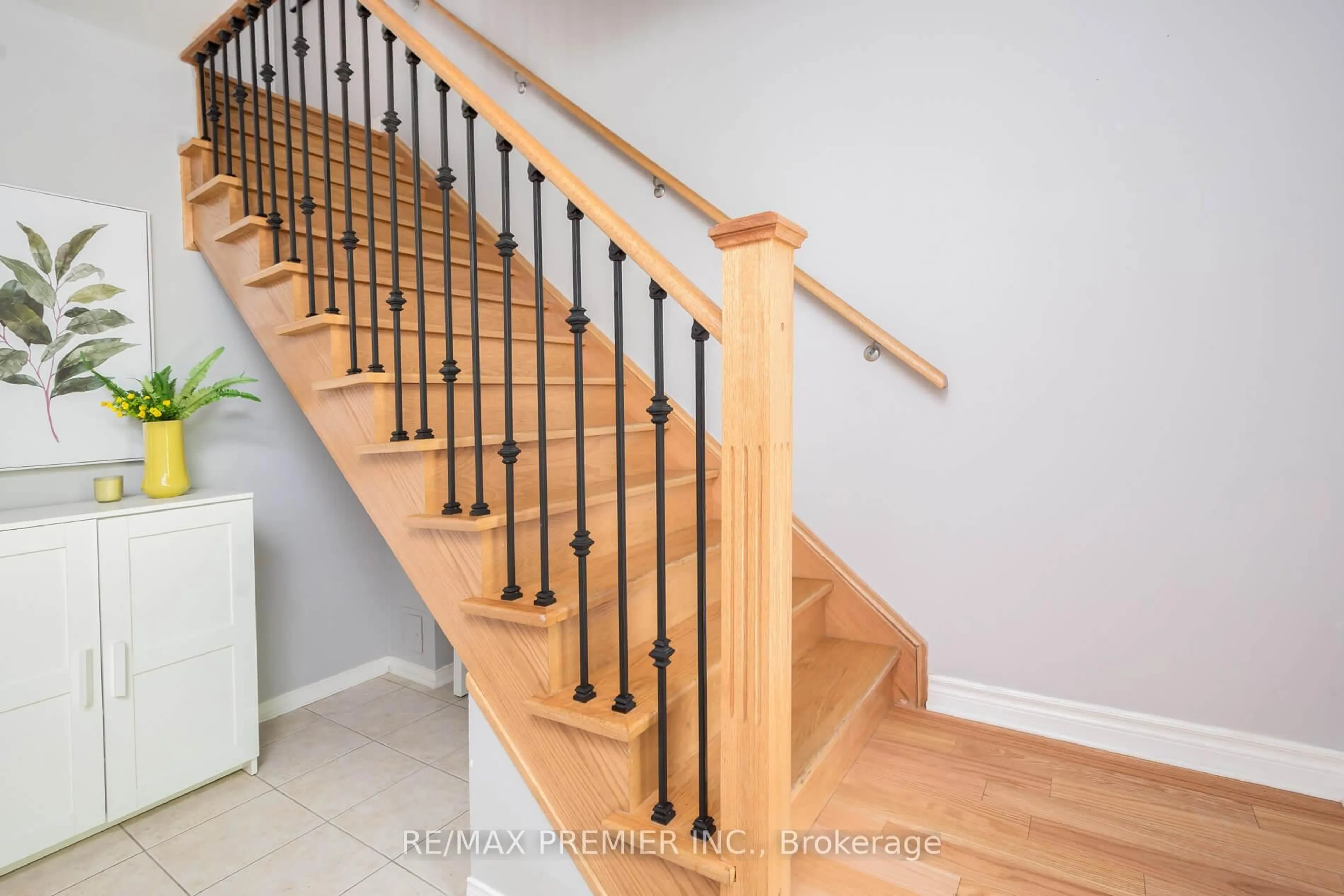 Stairs for 365 Murray Ross Pkwy #28, Toronto Ontario M3J 3T7