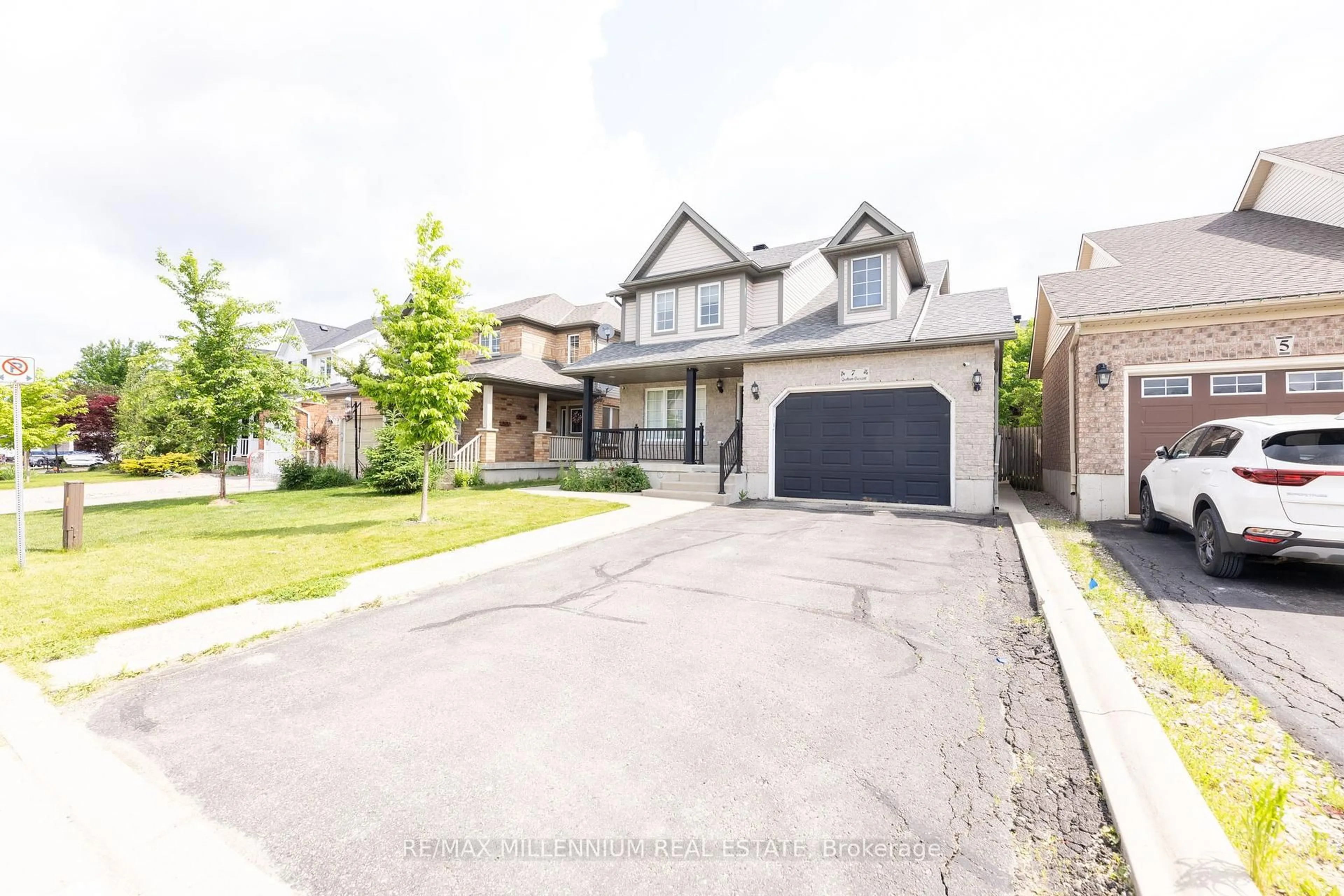 A pic from outside/outdoor area/front of a property/back of a property/a pic from drone, street for 7 Graham Cres, Orangeville Ontario L9W 5J4