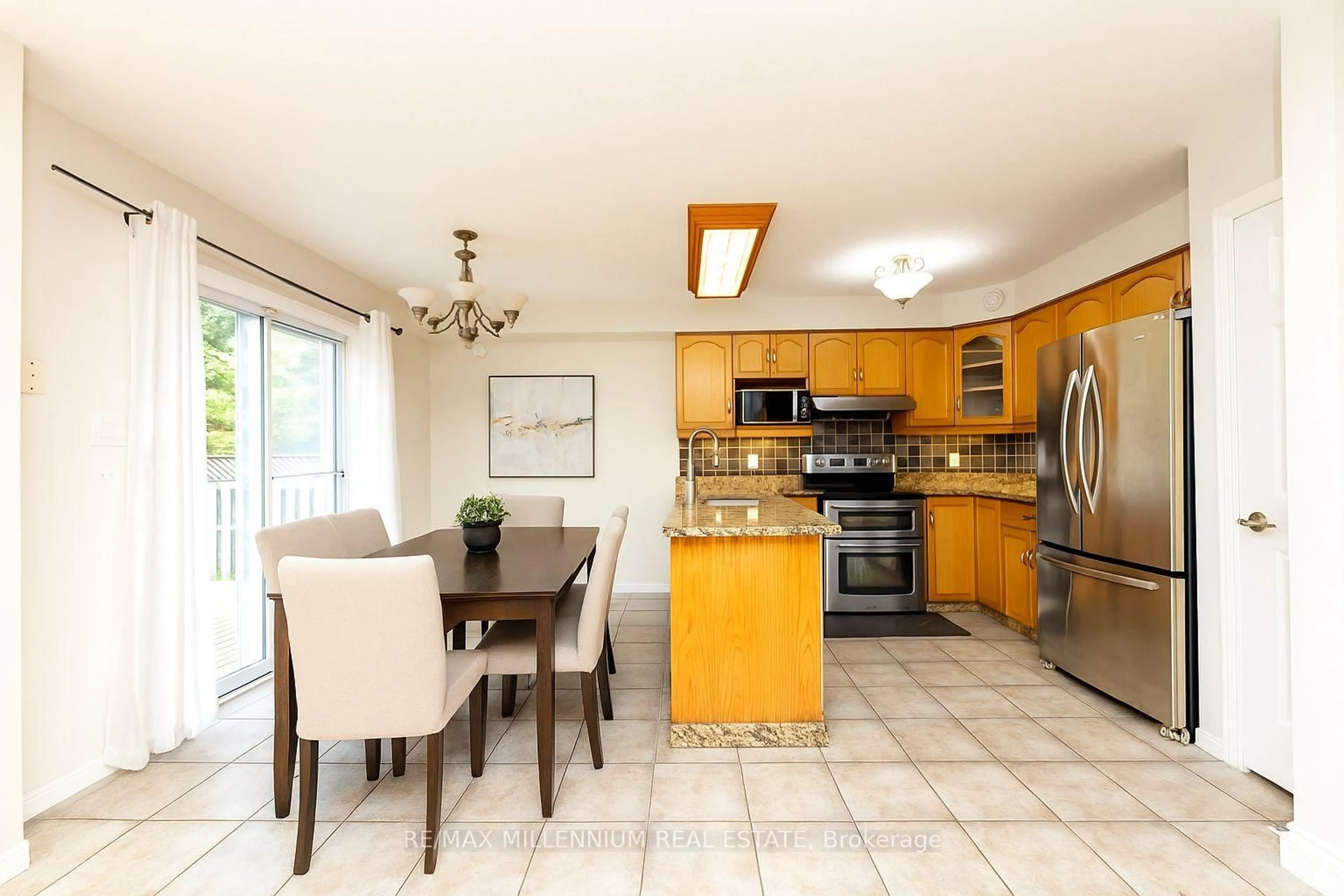 Open concept kitchen, ceramic/tile floor for 7 Graham Cres, Orangeville Ontario L9W 5J4