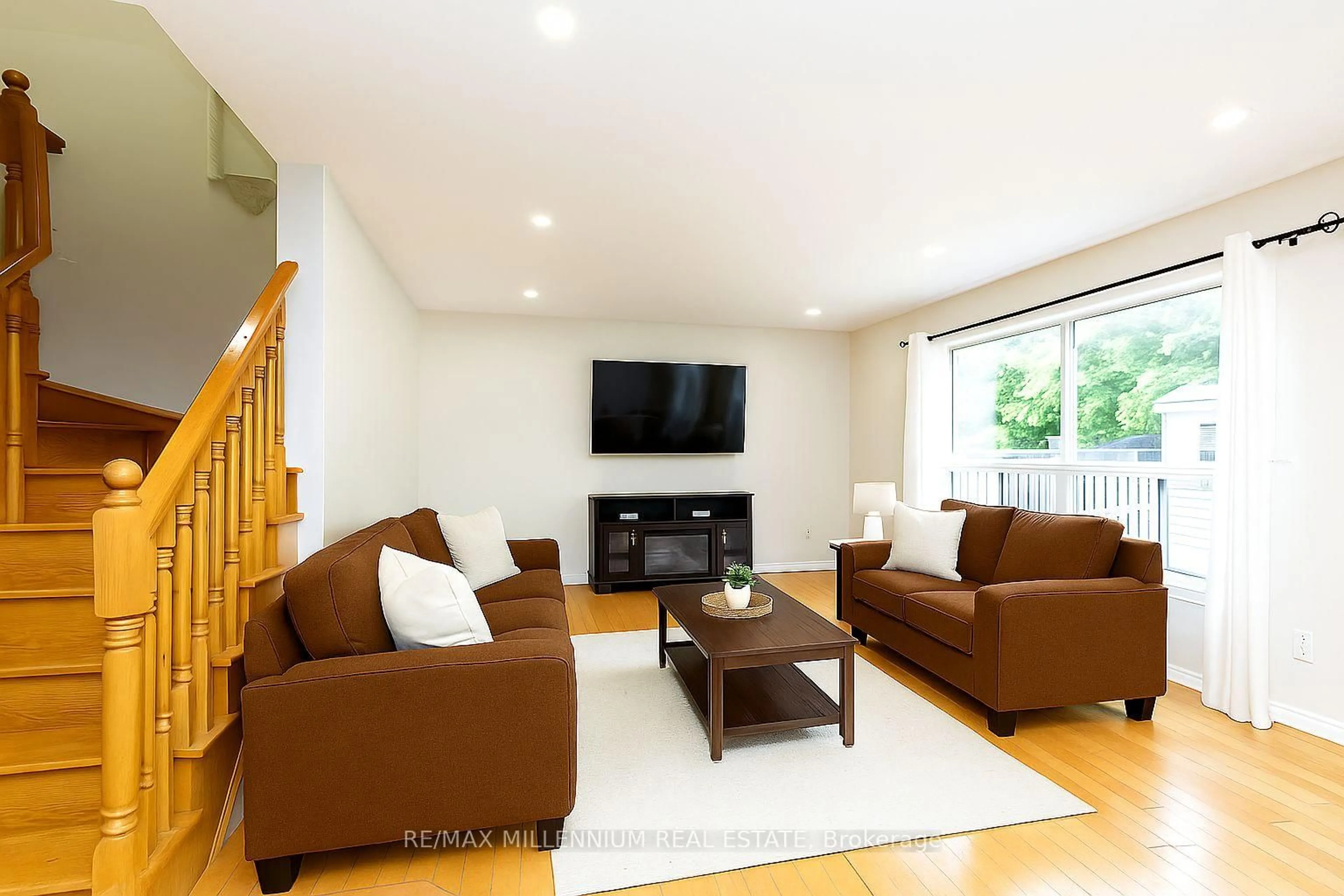 Living room with furniture, wood/laminate floor for 7 Graham Cres, Orangeville Ontario L9W 5J4
