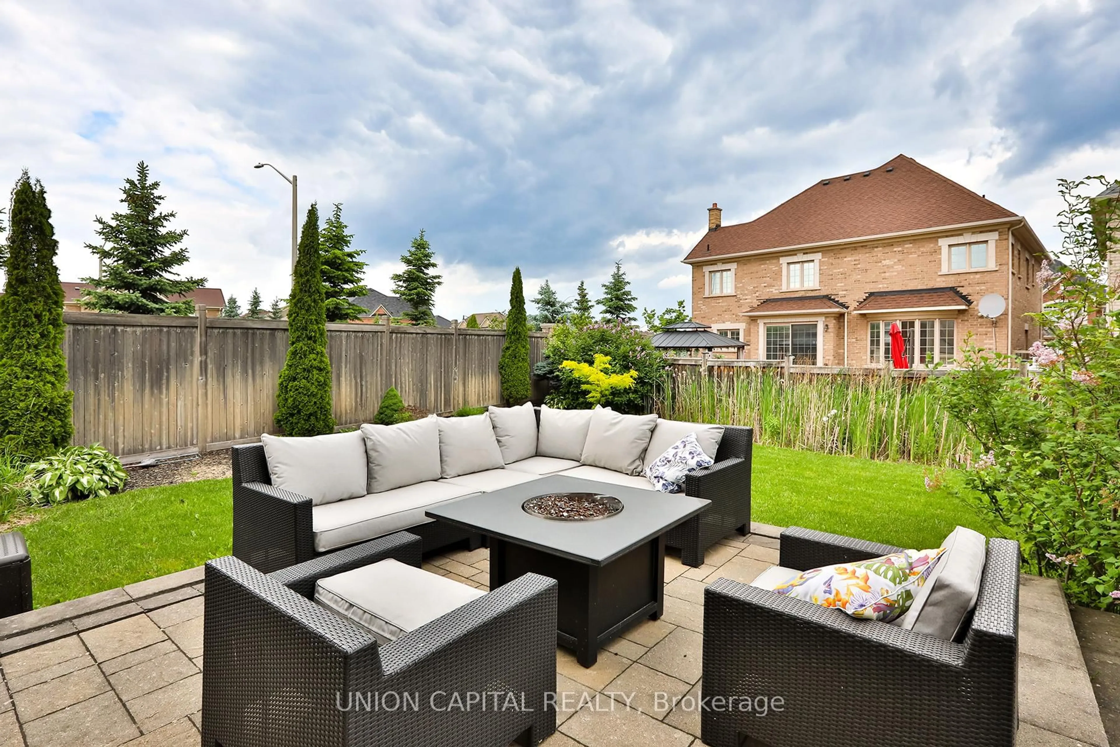 Patio, street for 36 Lampman Cres, Brampton Ontario L6X 0E4