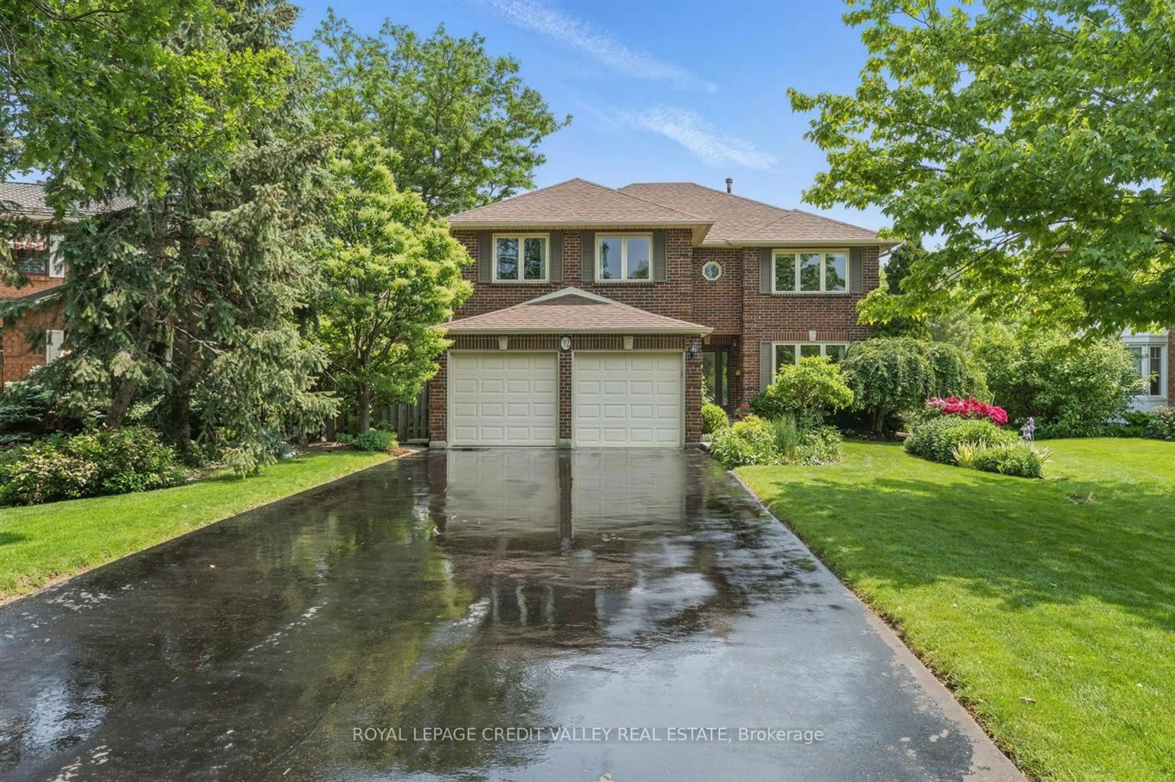A pic from outside/outdoor area/front of a property/back of a property/a pic from drone, street for 32 Hall Cres, Brampton Ontario L6X 3J7