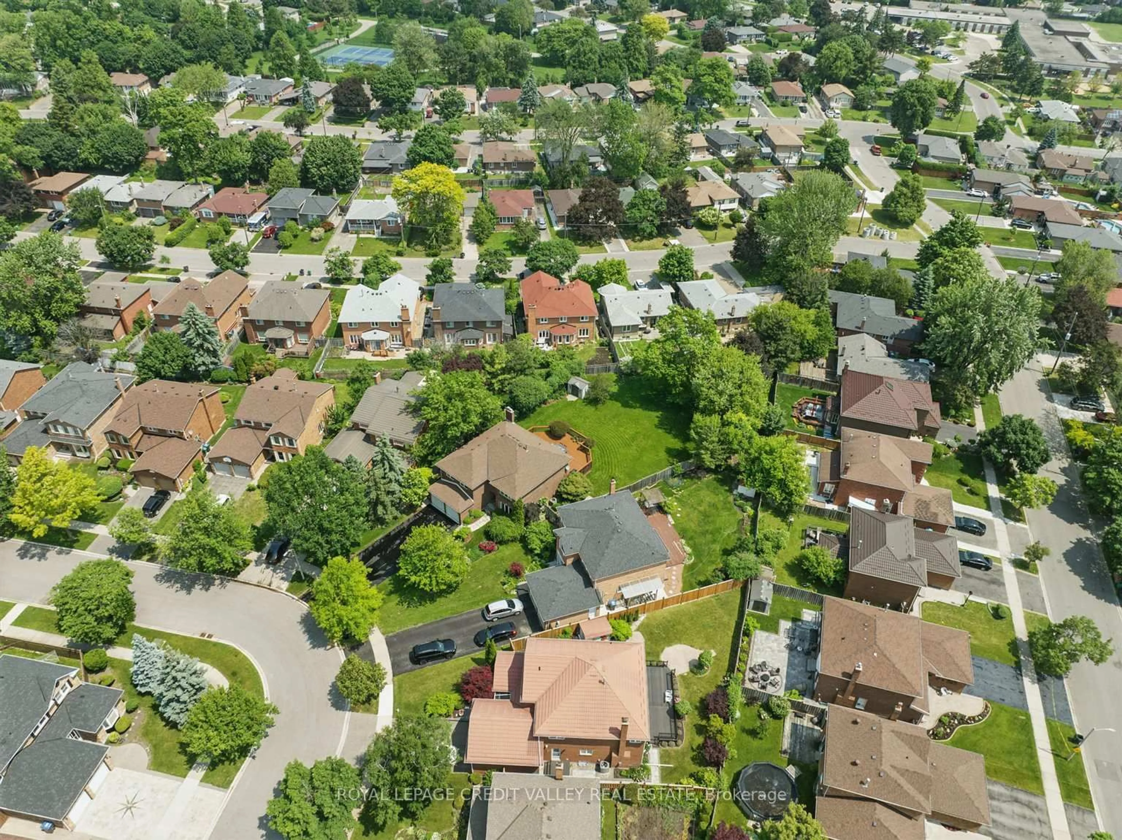 A pic from outside/outdoor area/front of a property/back of a property/a pic from drone, street for 32 Hall Cres, Brampton Ontario L6X 3J7