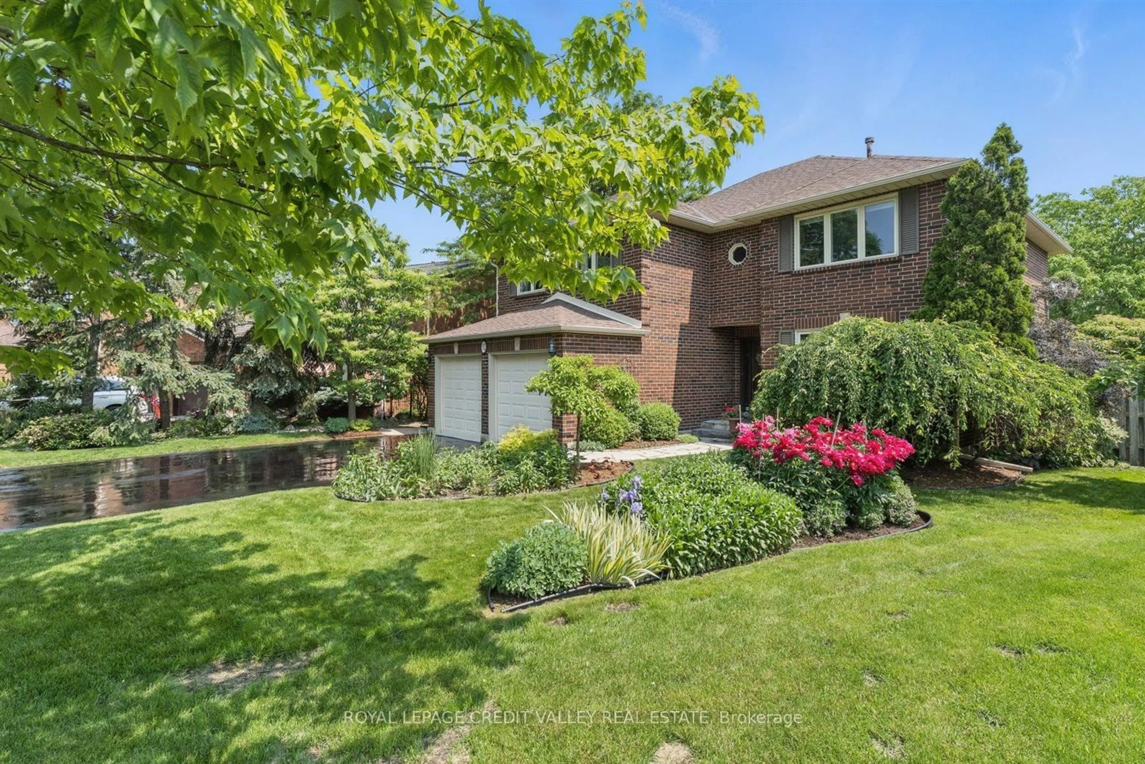 Unknown for 32 Hall Cres, Brampton Ontario L6X 3J7