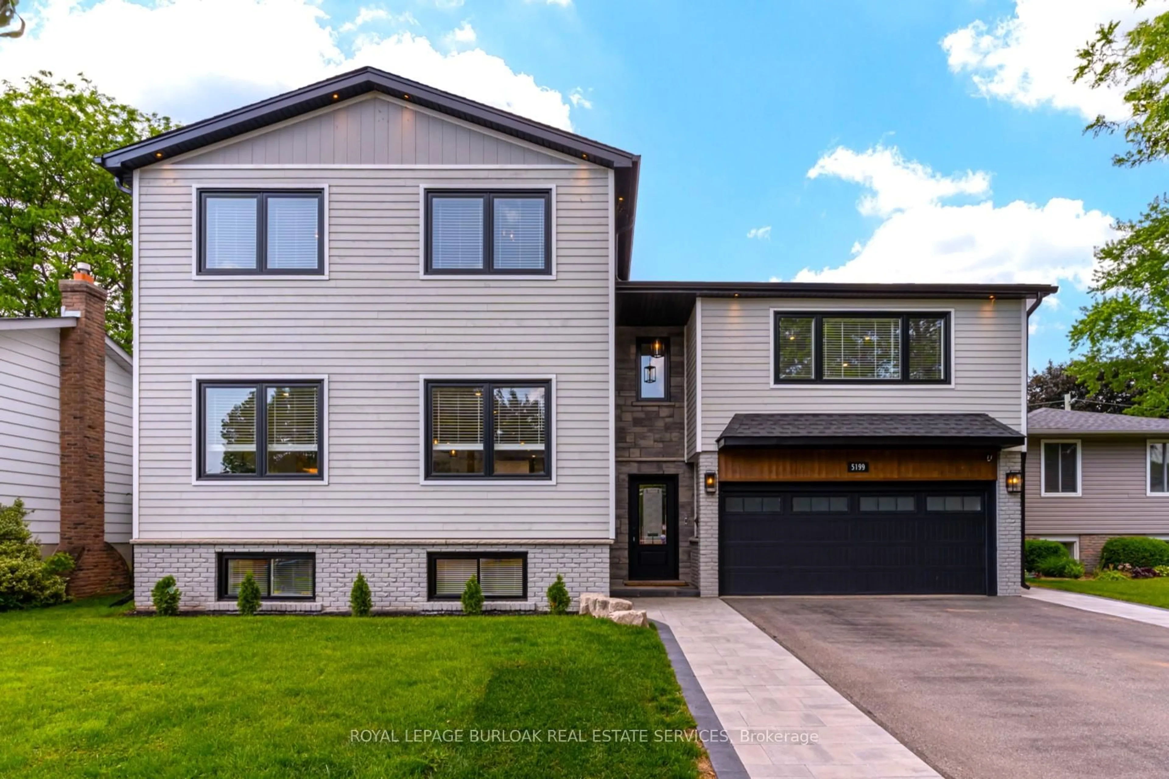 Home with vinyl exterior material, street for 5199 Broughton Cres, Burlington Ontario L7L 3C1