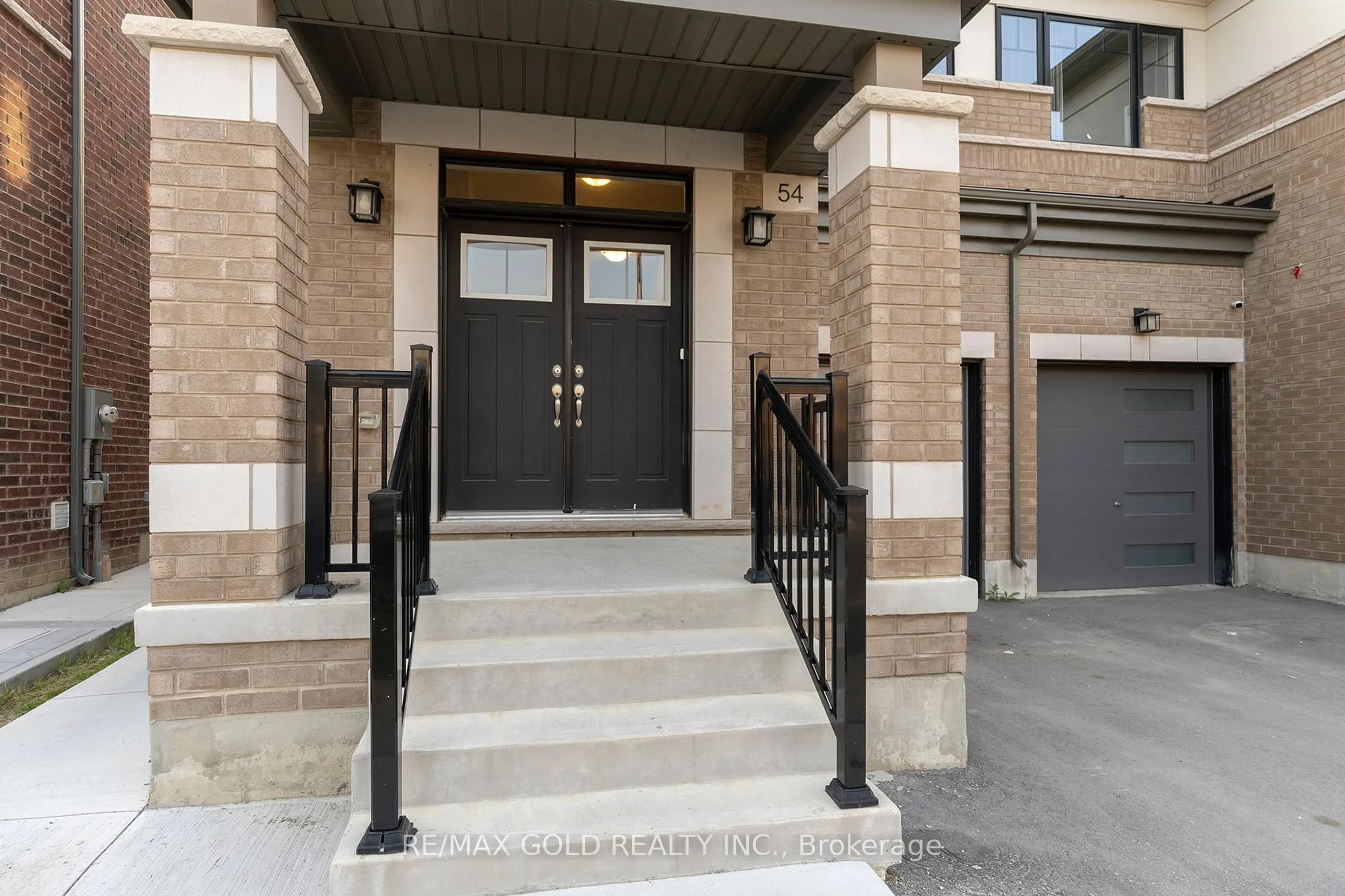 Indoor entryway for 54 Spinland St, Caledon Ontario L7C 4K6