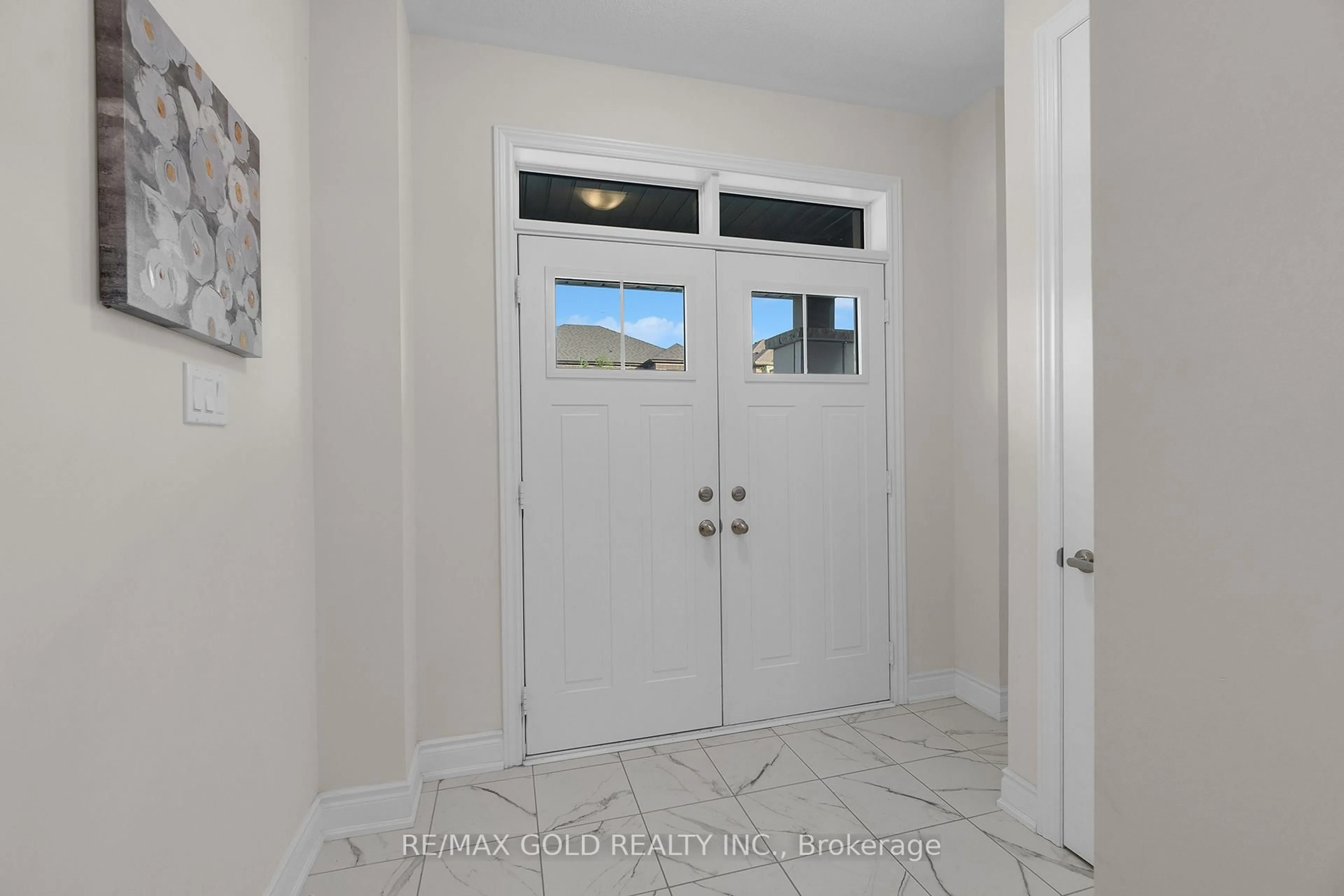Indoor entryway for 54 Spinland St, Caledon Ontario L7C 4K6