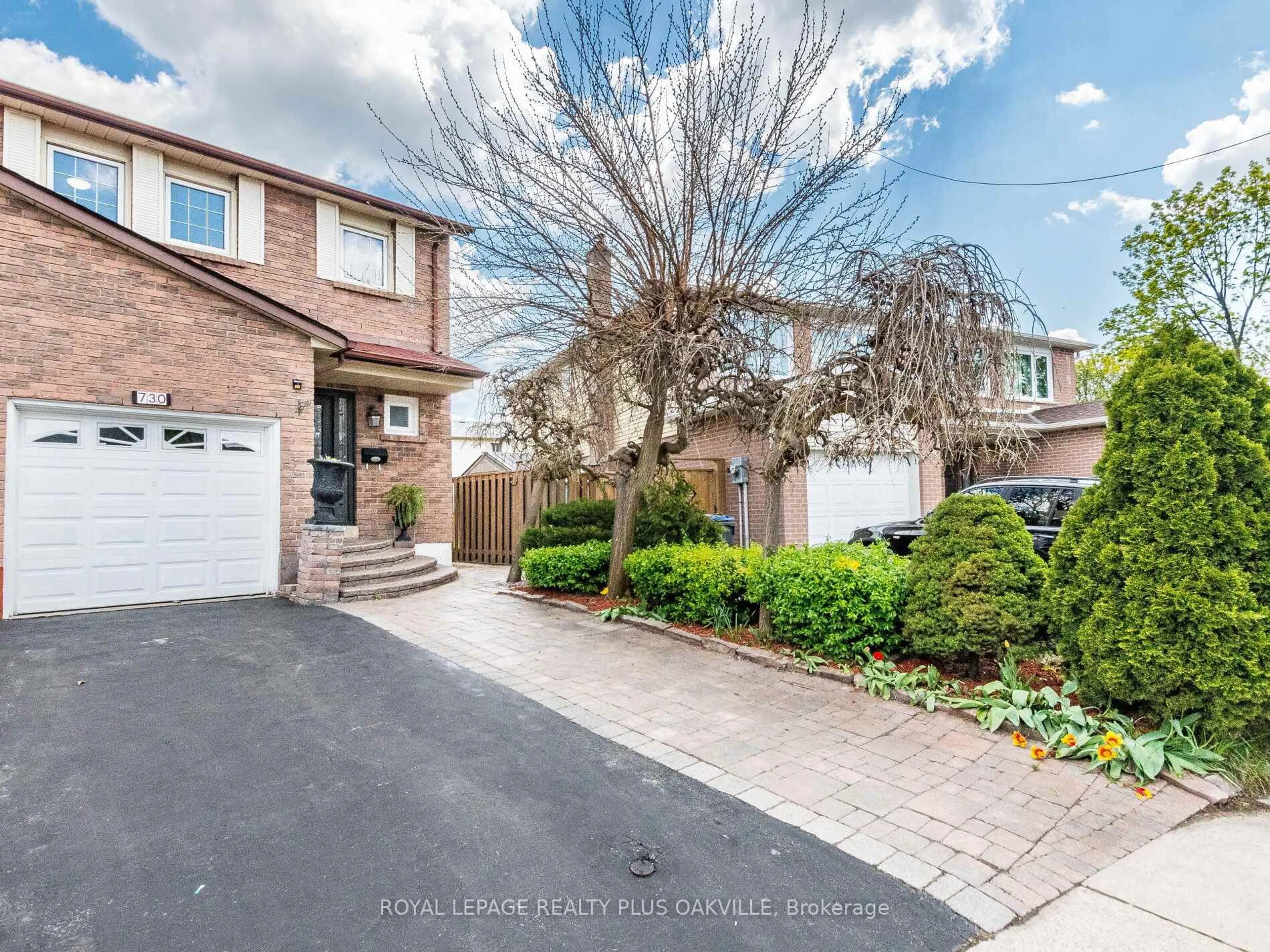 Home with brick exterior material, street for 730 Galloway Cres, Mississauga Ontario L5C 3W1